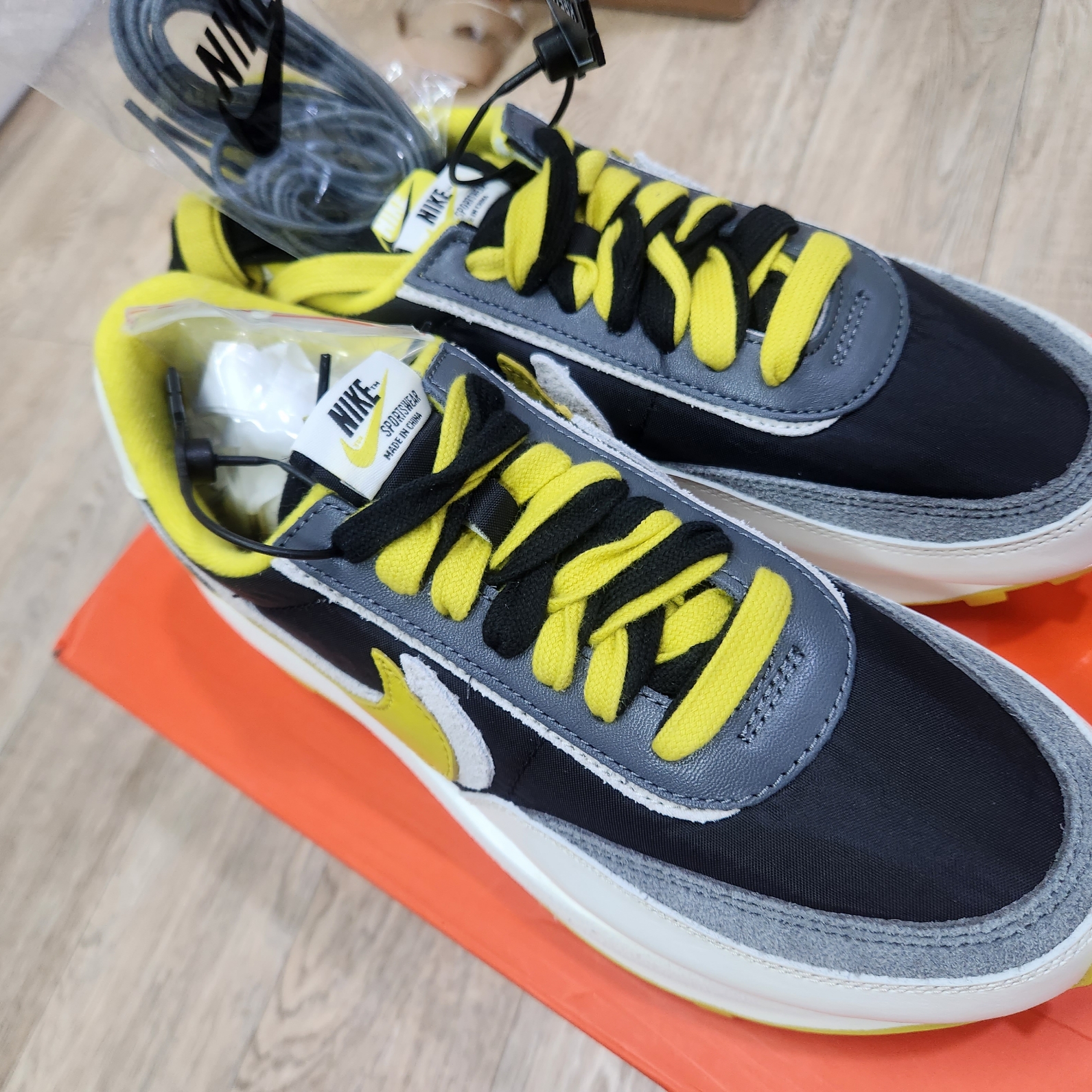 Nike x Sacai x Undercover LDWaffle Black Bright Citron 착용 스타일 - 4