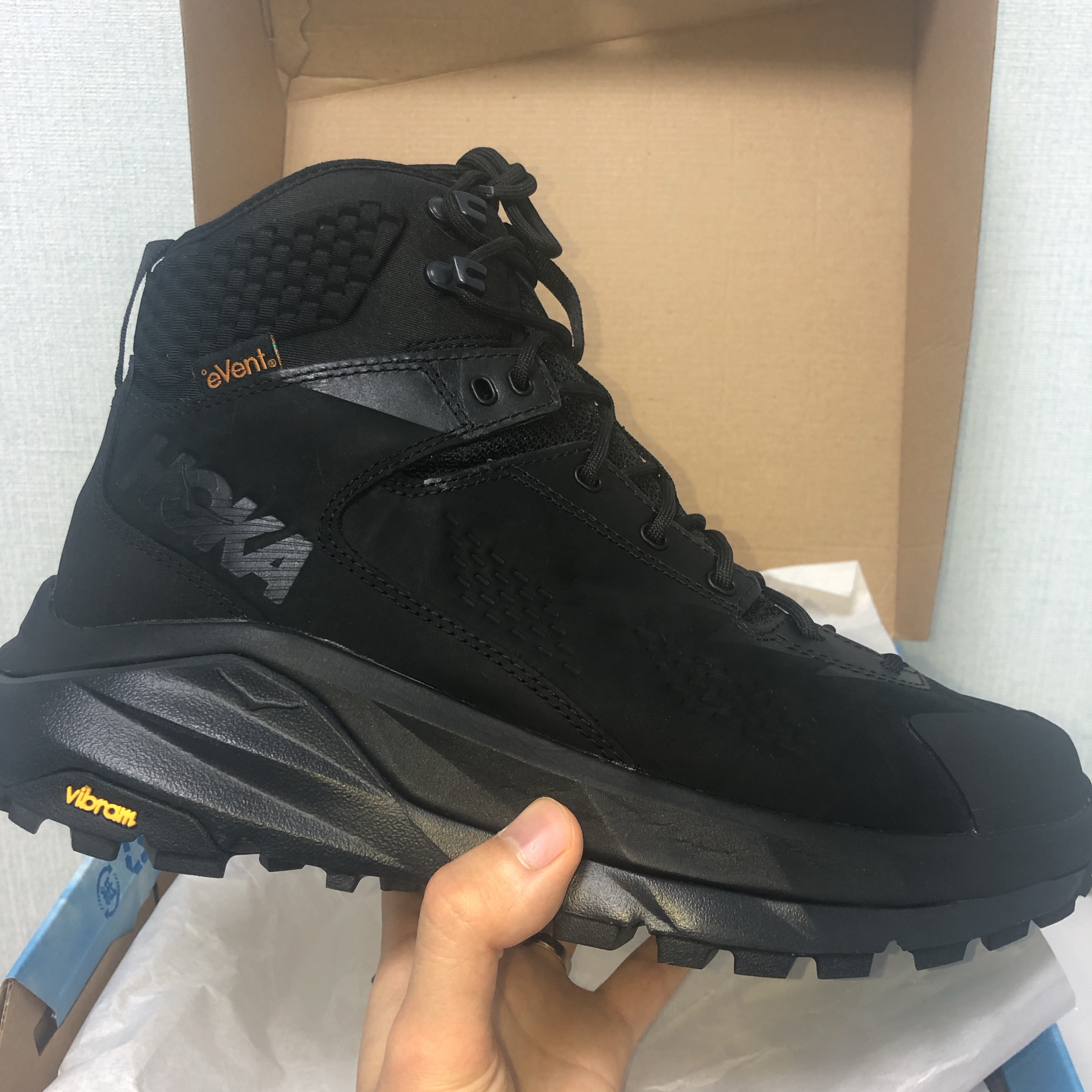 Hoka Kaha 2 Gore-Tex Black 착용 스타일