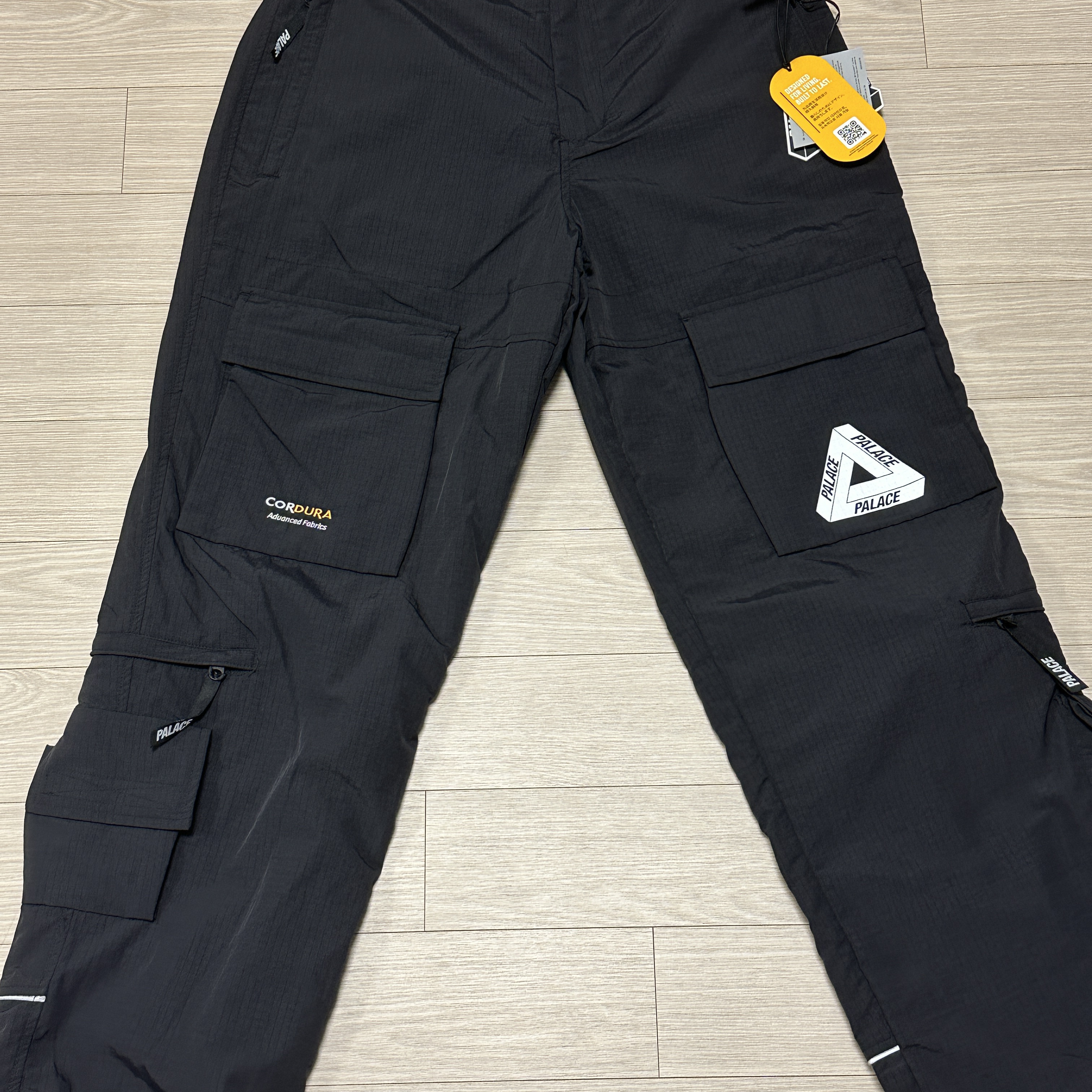 Palace Cordura RS Shell Cargos Black - 22FW 착용 스타일 - 1