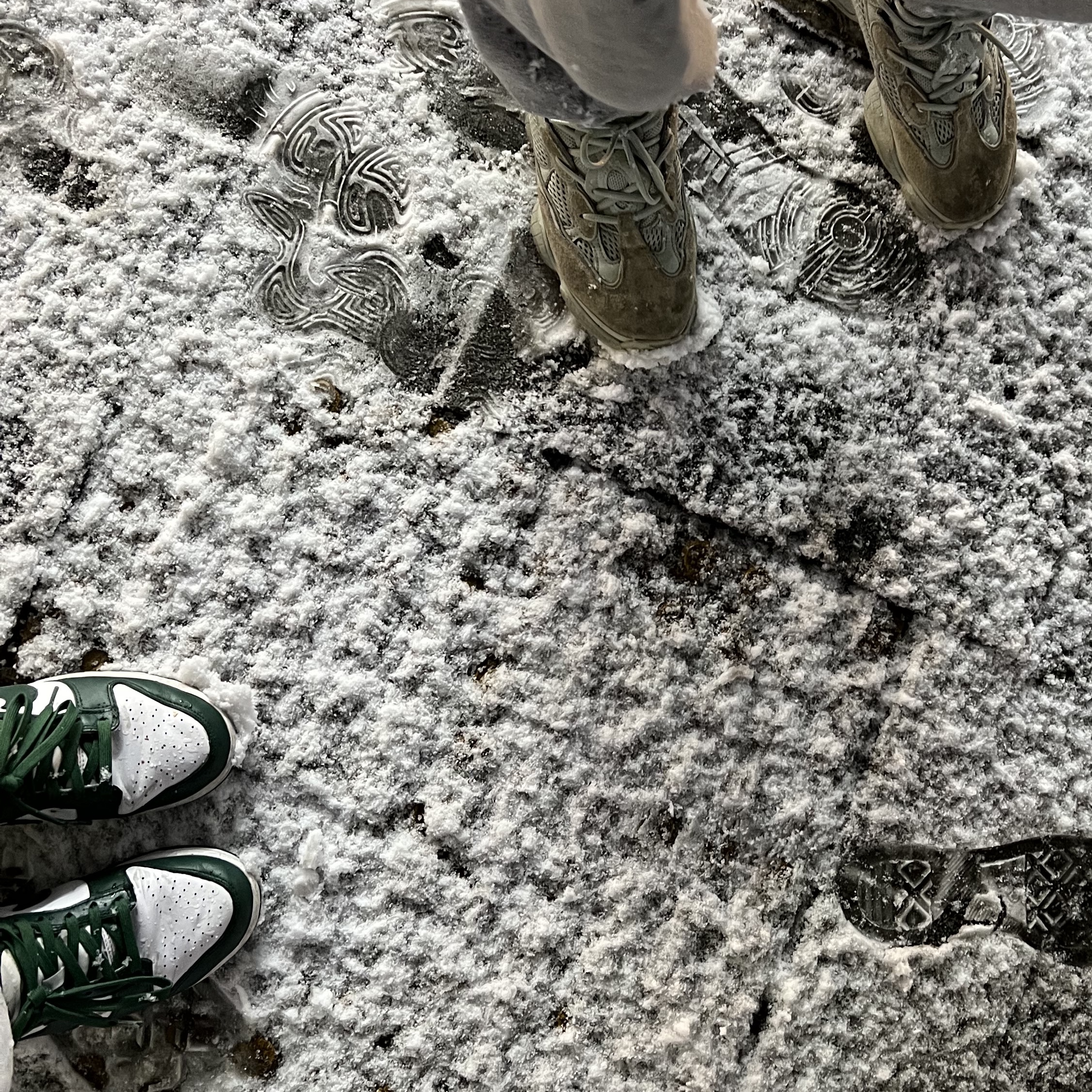 Adidas Yeezy 500 Blush 2022 착용 스타일