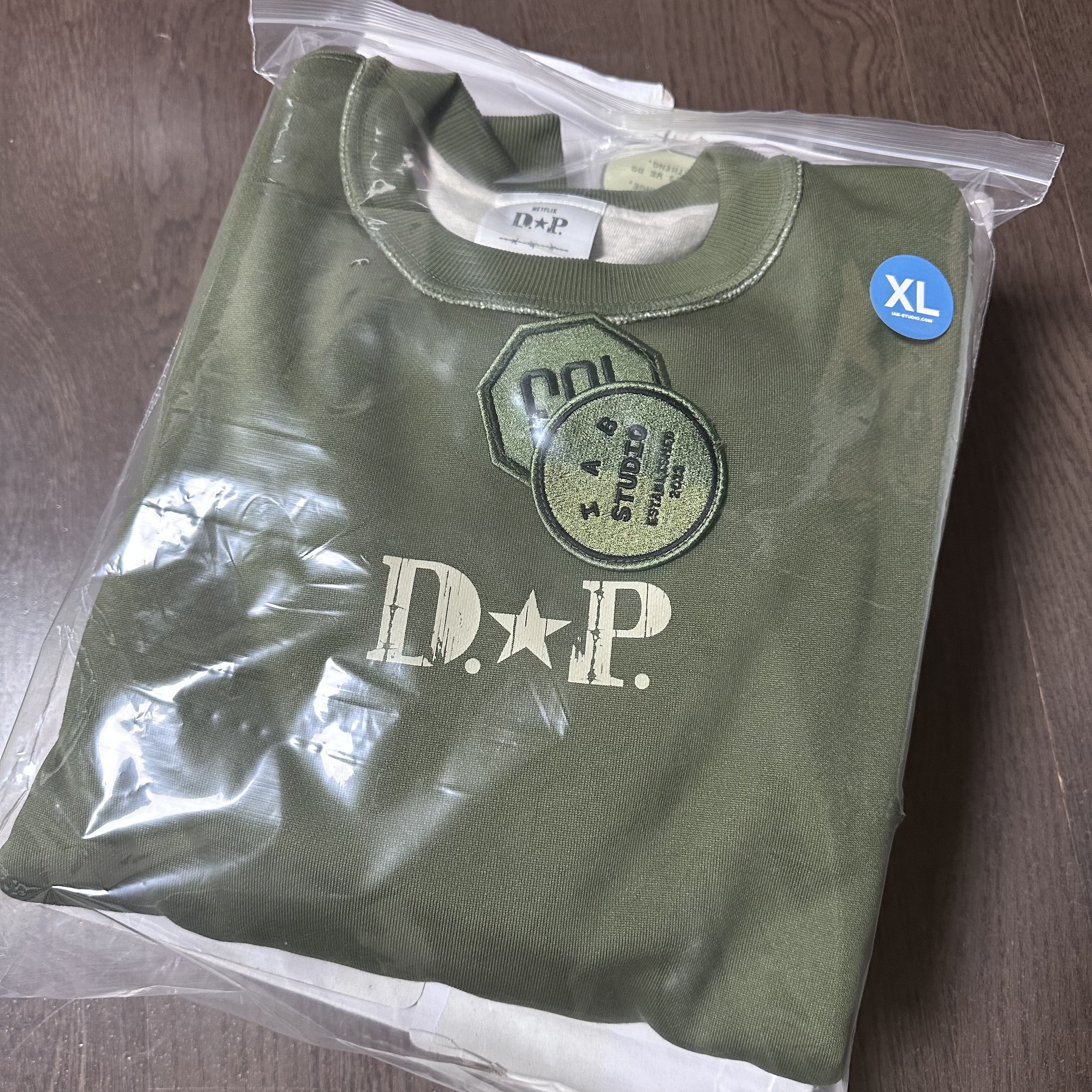 IAB Studio x D.P. Reversible Sweatshirt Oatmeal Ranger Green 착용 스타일
