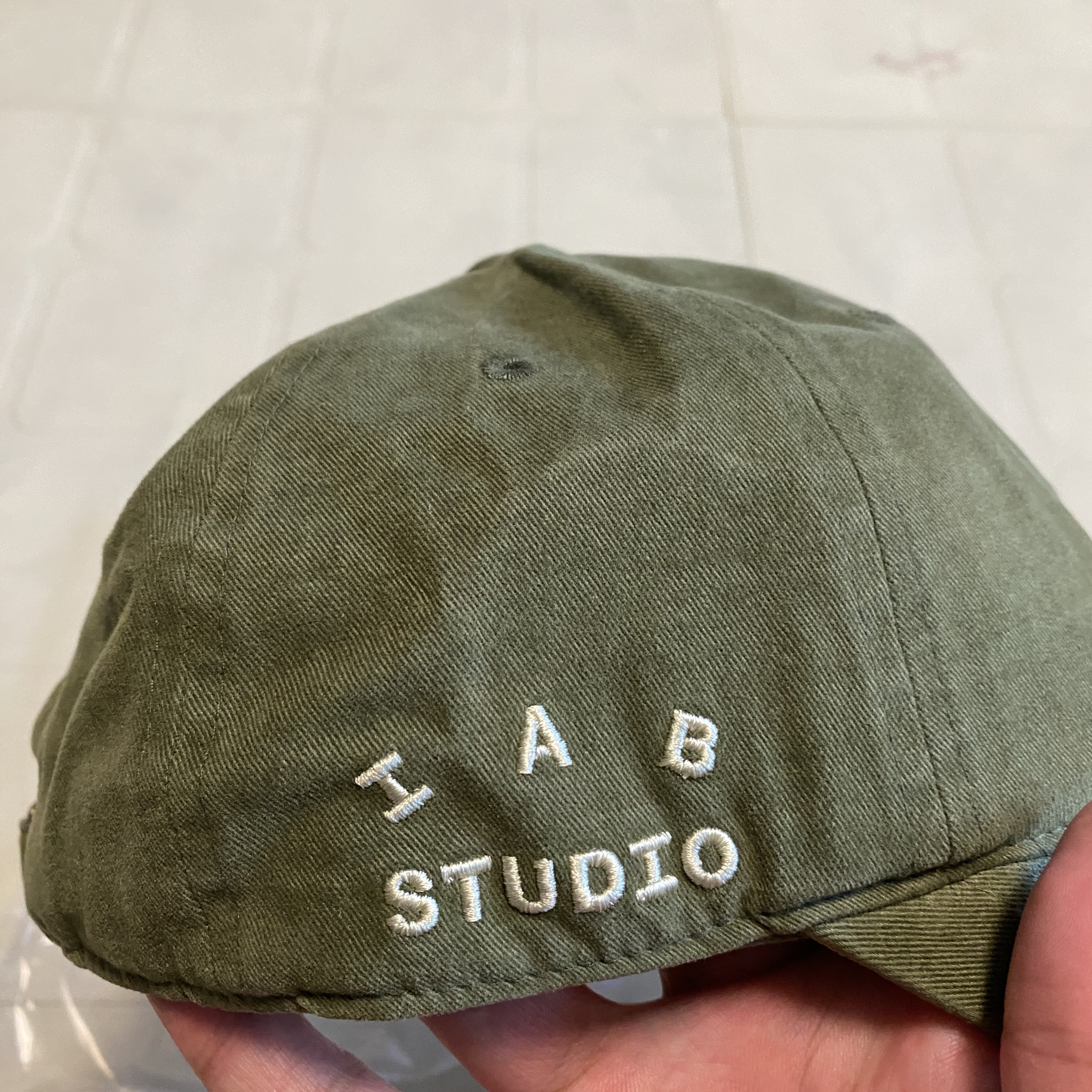 IAB Studio x D.P. Washed Cap Ash Green 착용 스타일 - 2