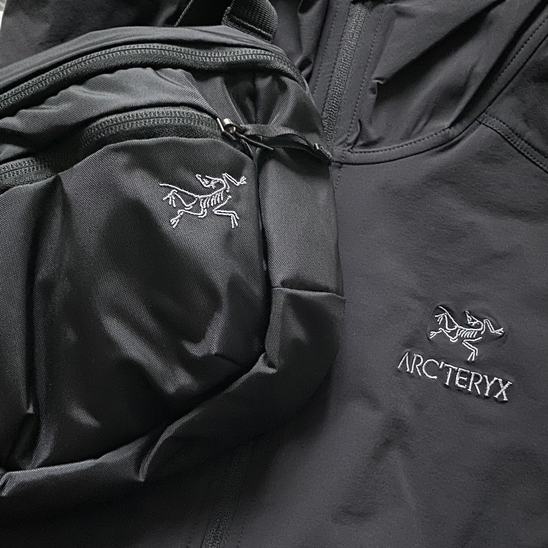 Arc'teryx Gamma SL Hoody Black, Arc'teryx Mantis 2 Waistpack Black 착용 스타일 - 1
