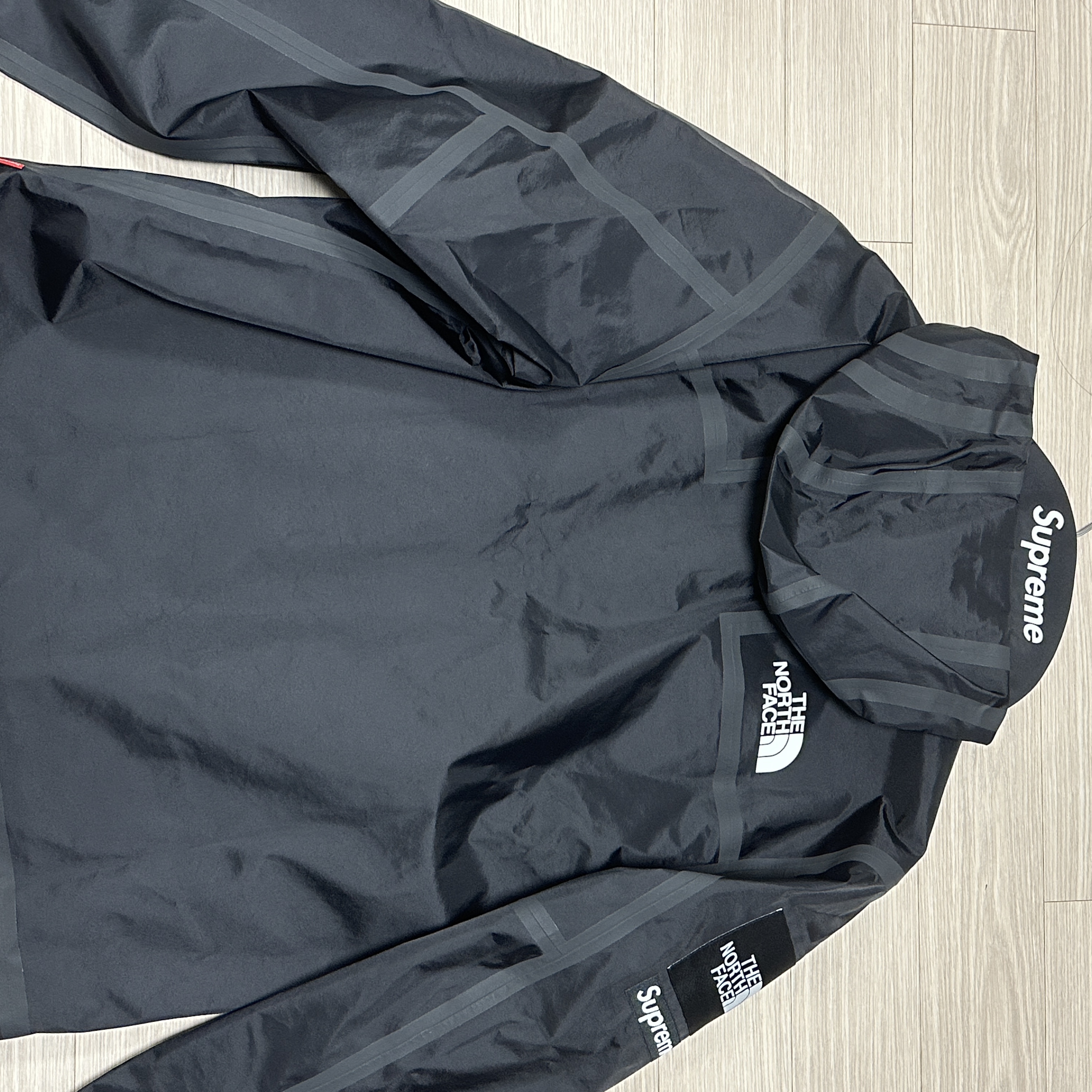 Supreme x The North Face Summit Series Outer Tape Seam Jacket Black - 21SS 착용 스타일 - 2