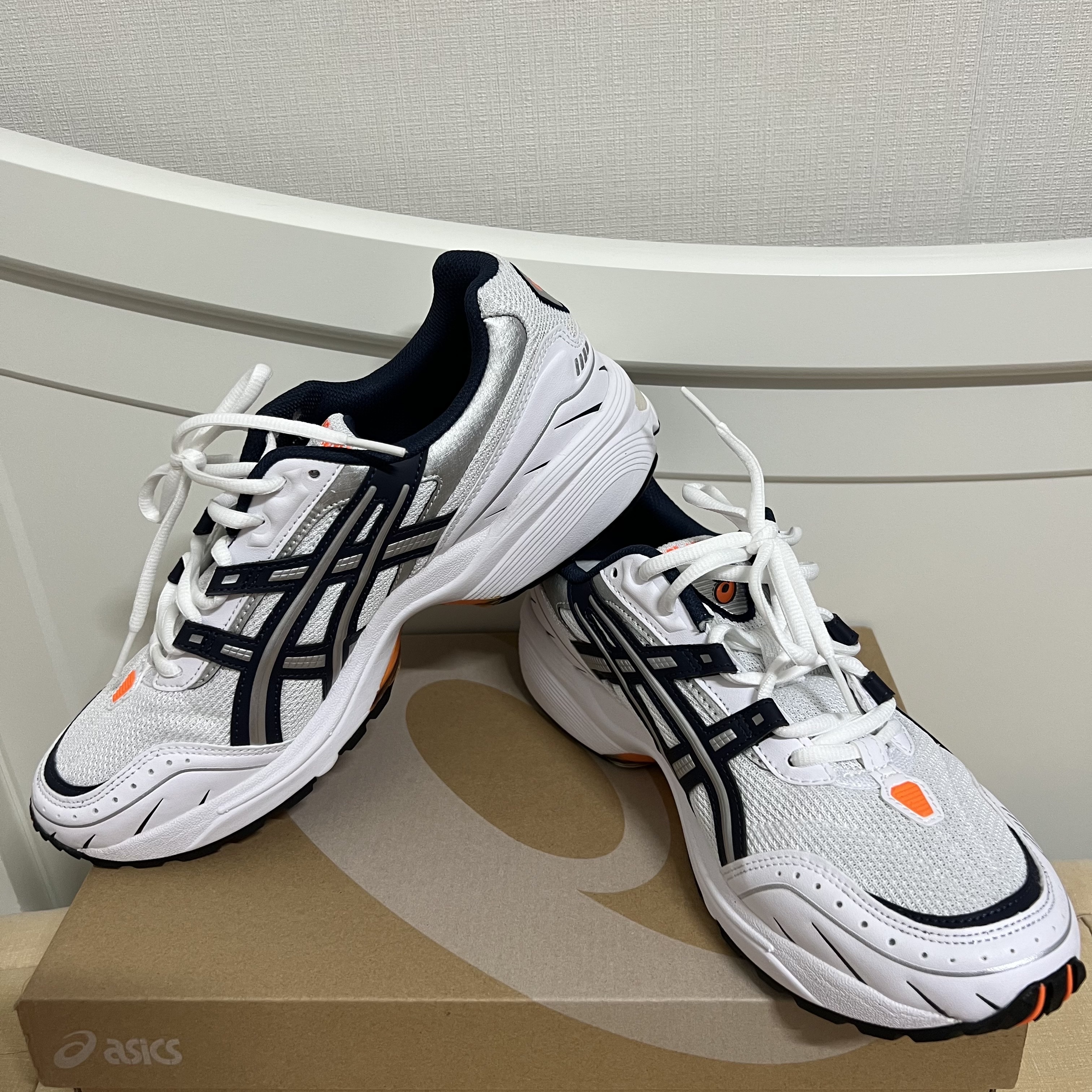 Asics Gel-1090 White Midnight 착용 스타일 - 1