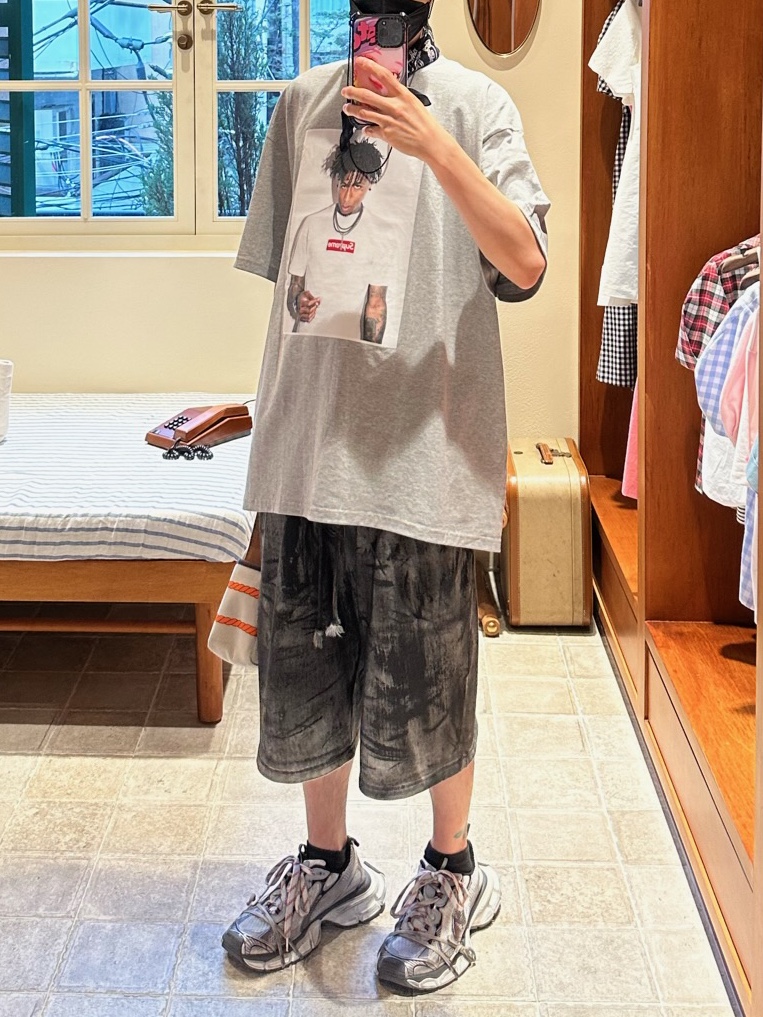 Supreme NBA Youngboy T-Shirt Heather Grey - 23FW, Undermycar Nimbus Rough Oil Coating Sweatshorts Ultimate Gray - 23SS 착용 스타일