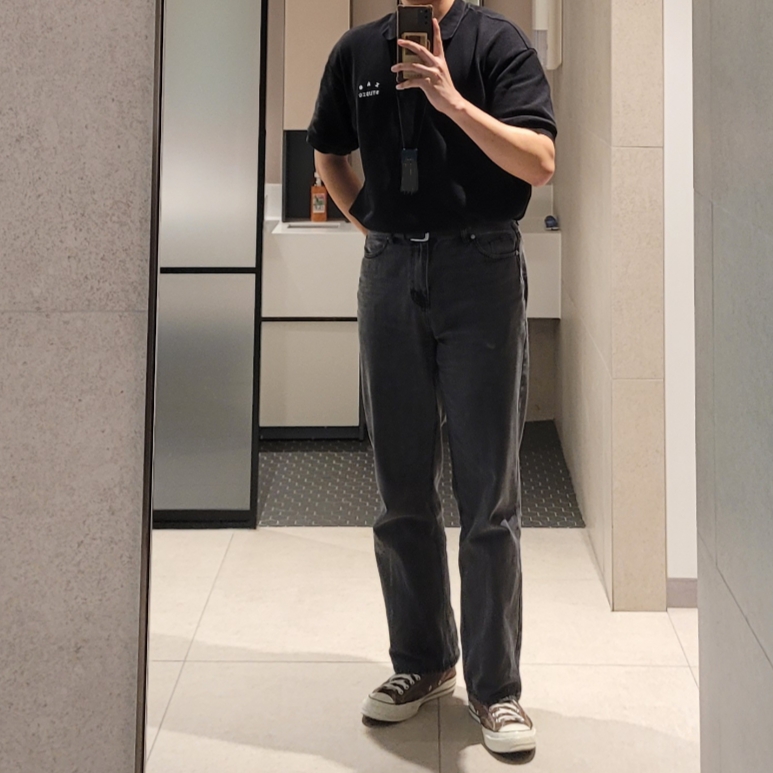 IAB Studio Cropped Pique Shirt Black - The Hyundai Seoul Exclusive 착용 스타일