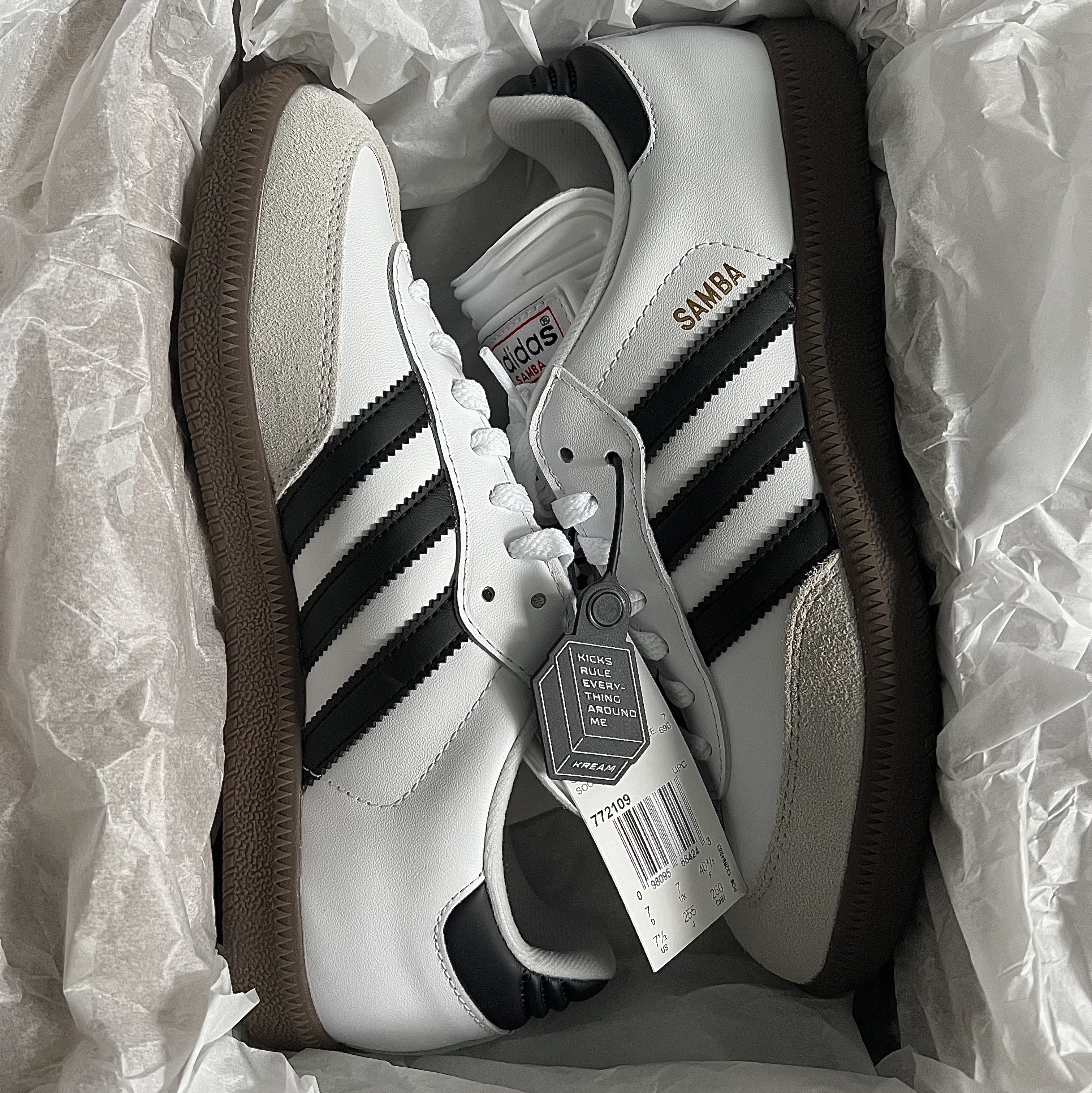 Adidas Samba Classic Cloud White 착용 스타일