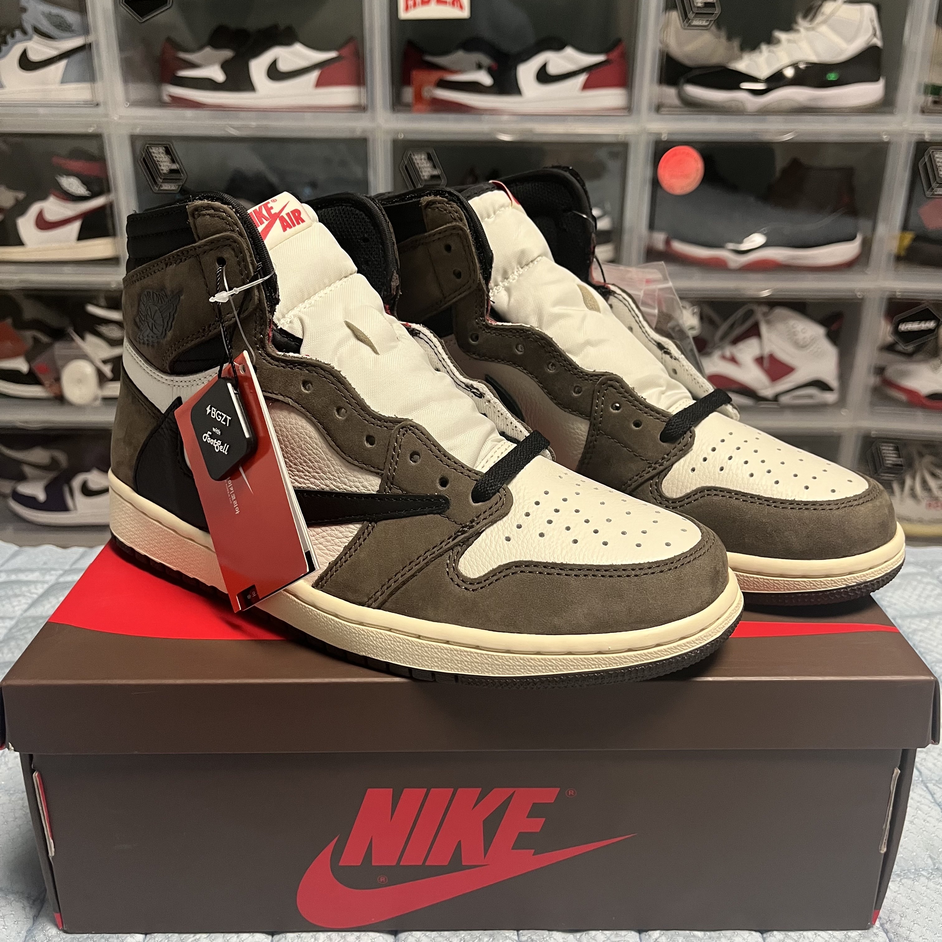 Jordan 1 x Travis Scott Retro High OG SP Mocha 착용 스타일 - 1