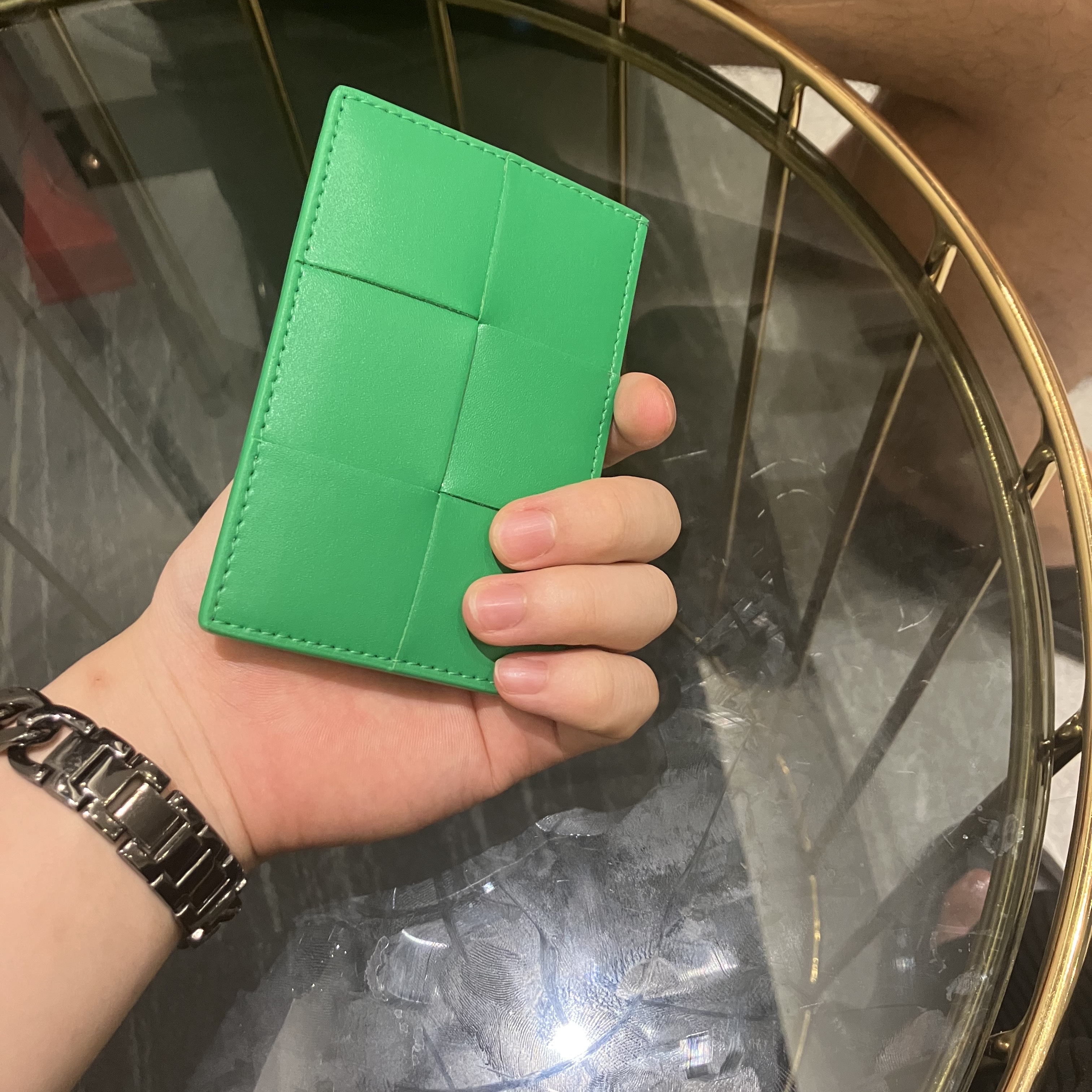 Bottega Veneta Credit Card Case Calfskin Parakeet 착용 스타일 - 1