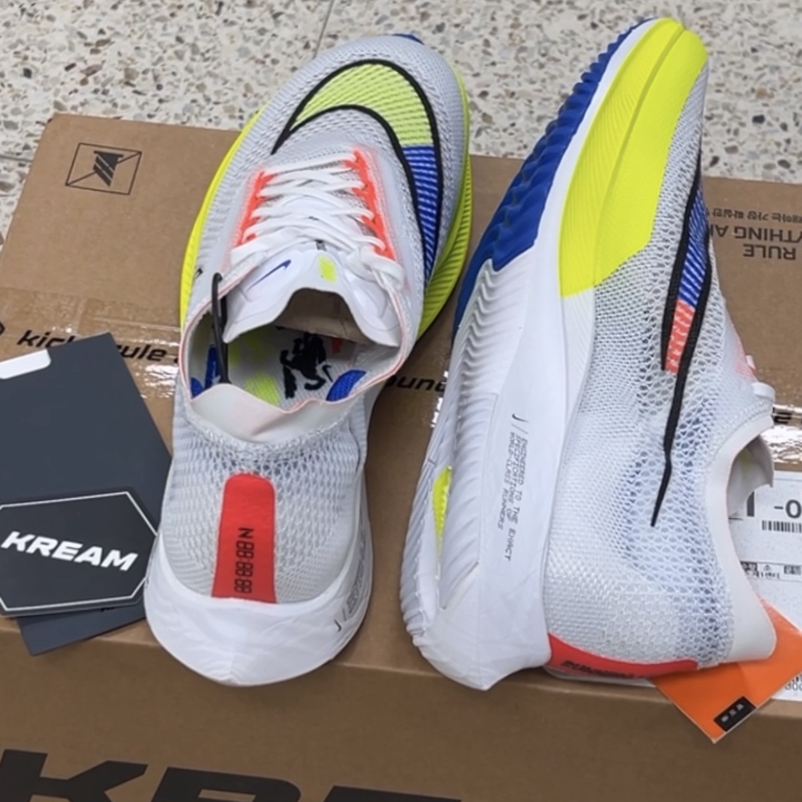 Nike ZoomX Streakfly White Volt 착용 스타일