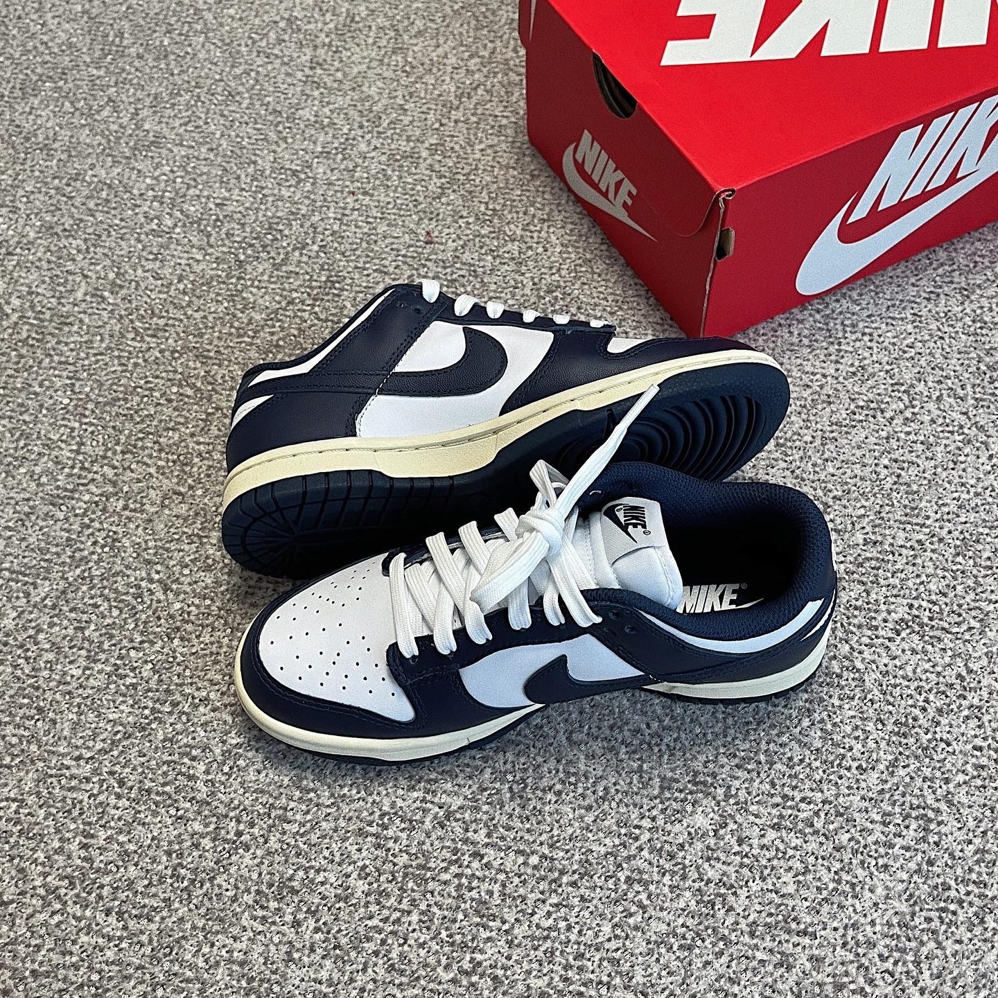 (W) Nike Dunk Low Vintage Midnight Navy 착용 스타일 - 1