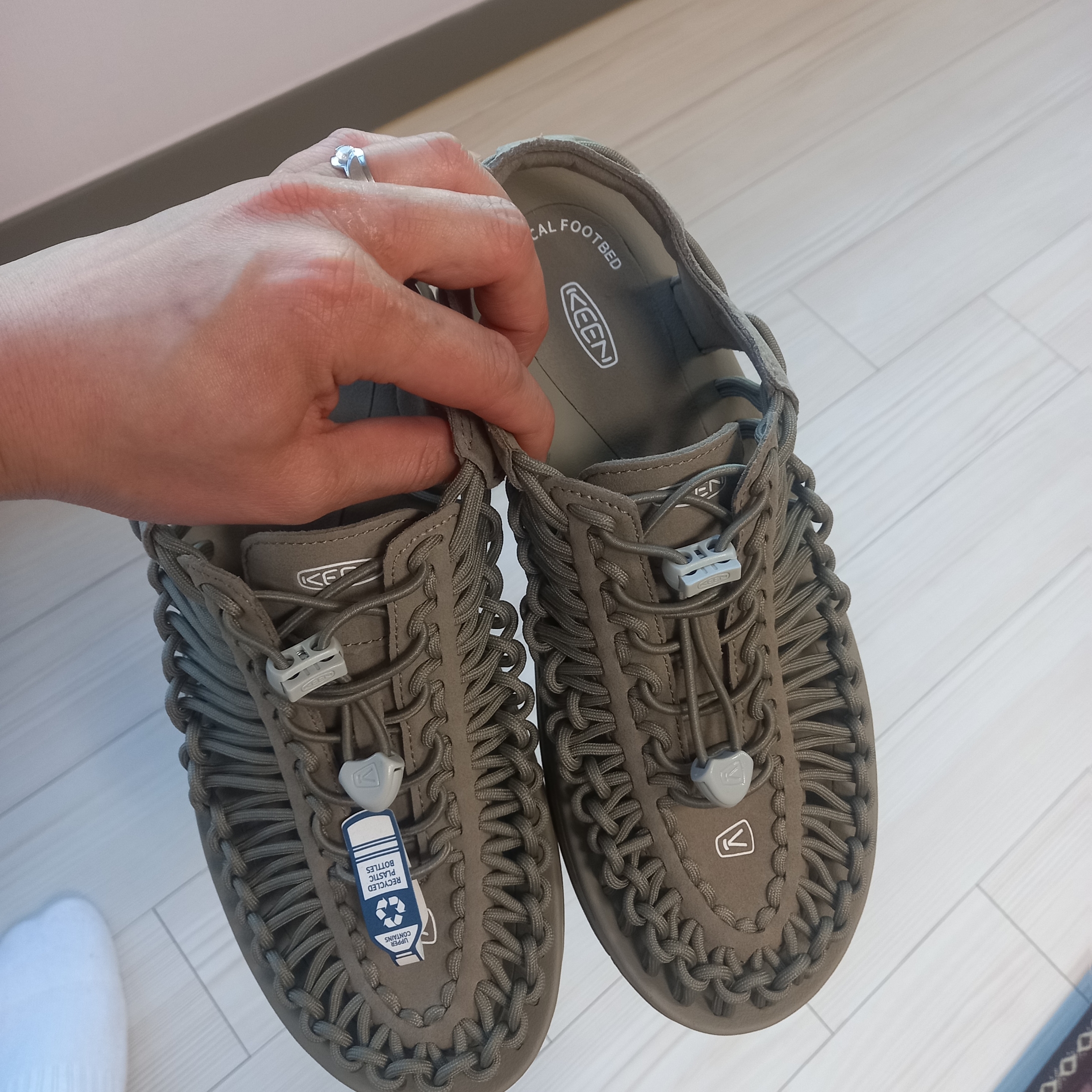 Keen Uneek Sandals Timberwolf Plaza Taupe 착용 스타일 - 4