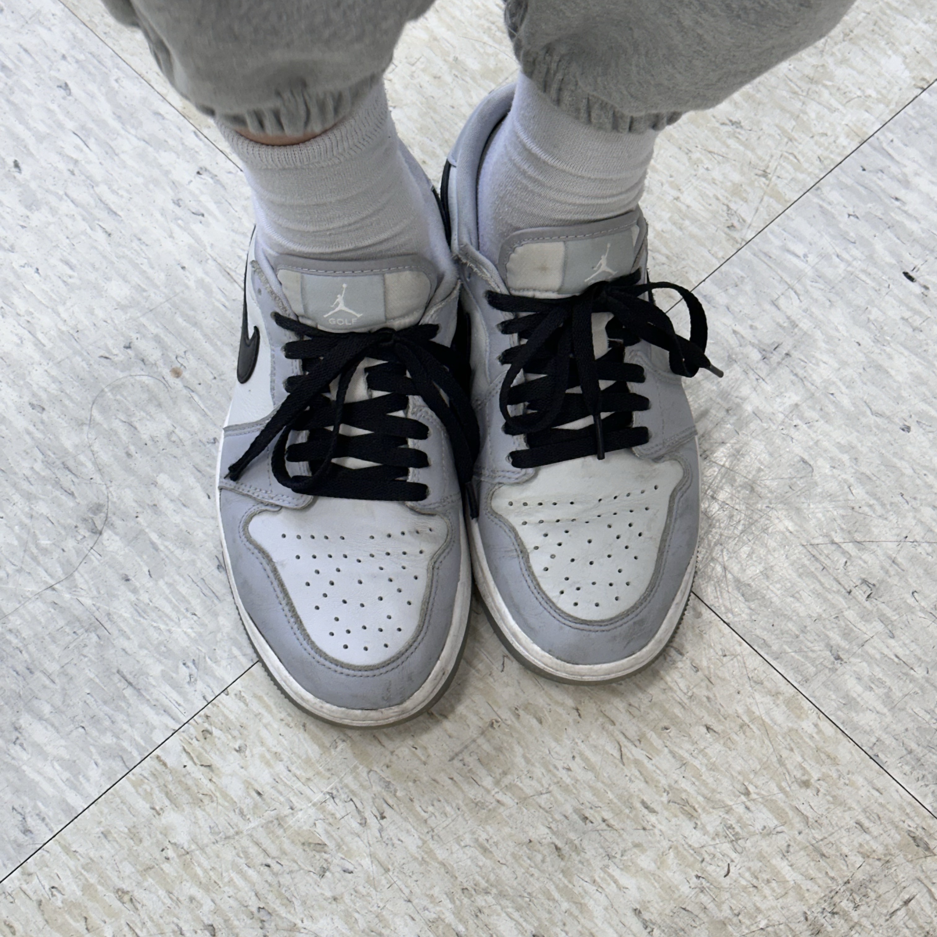 Jordan 1 Low Golf Wolf Grey 착용 스타일 - 2