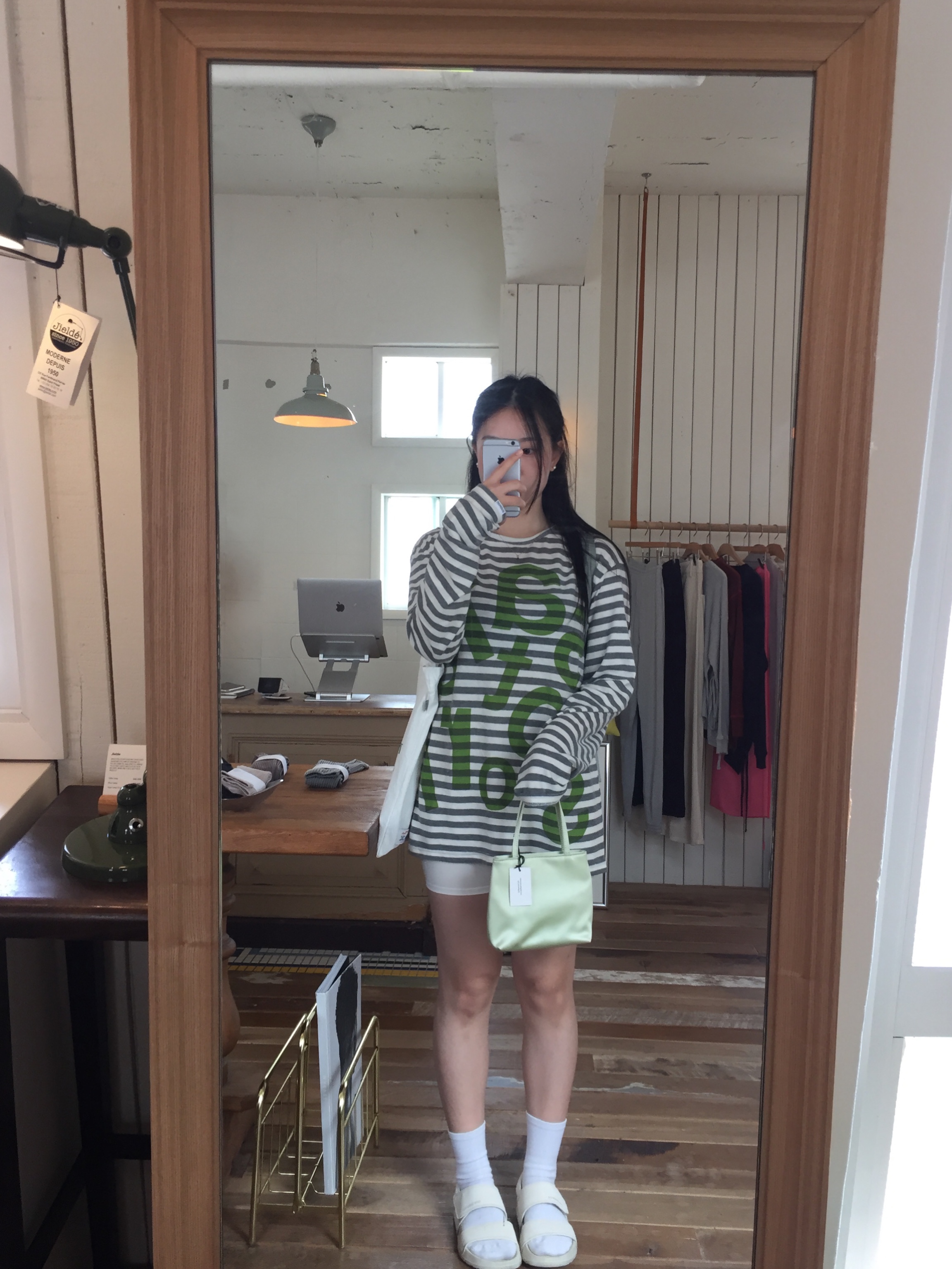 [KREAM 단독] Safarispot Ticketing Stripe Border Tee Gray, Hai Little Silk Bag Lilac 착용 스타일