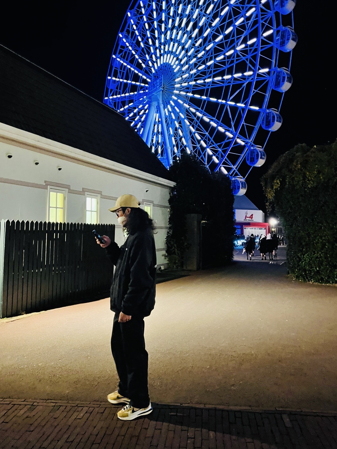 Nike x Sacai VaporWaffle Sesame and Blue Void 착용 스타일
