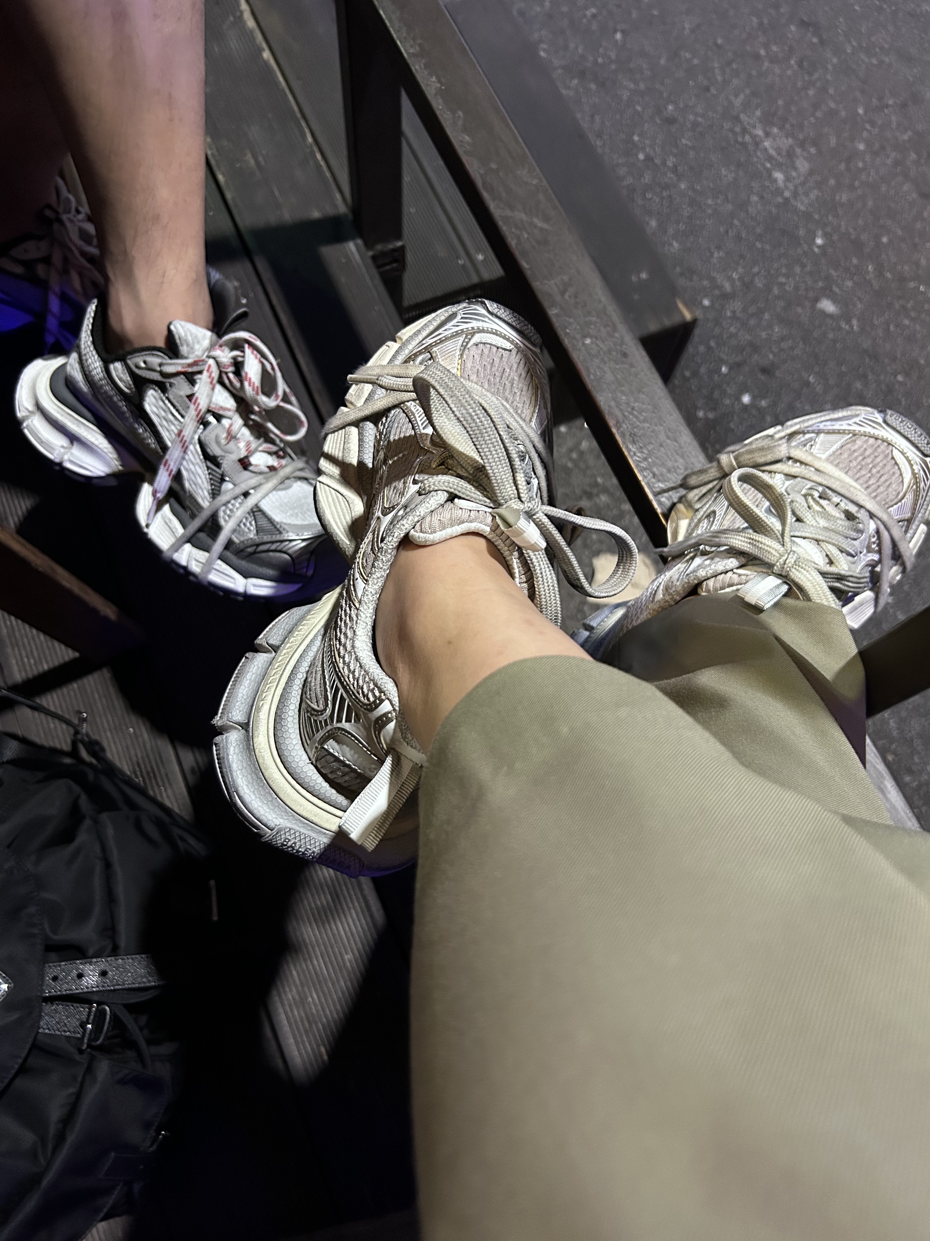 (W) Balenciaga 3XL Sneakers Light Beige, Balenciaga 3XL Sneakers Grey White Red 착용 스타일 - 1