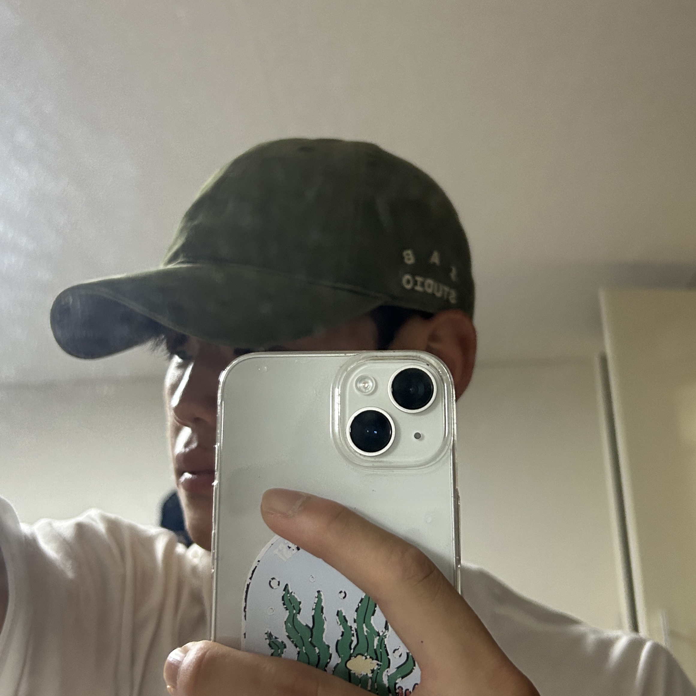 IAB Studio x D.P. Washed Cap Ash Green 착용 스타일