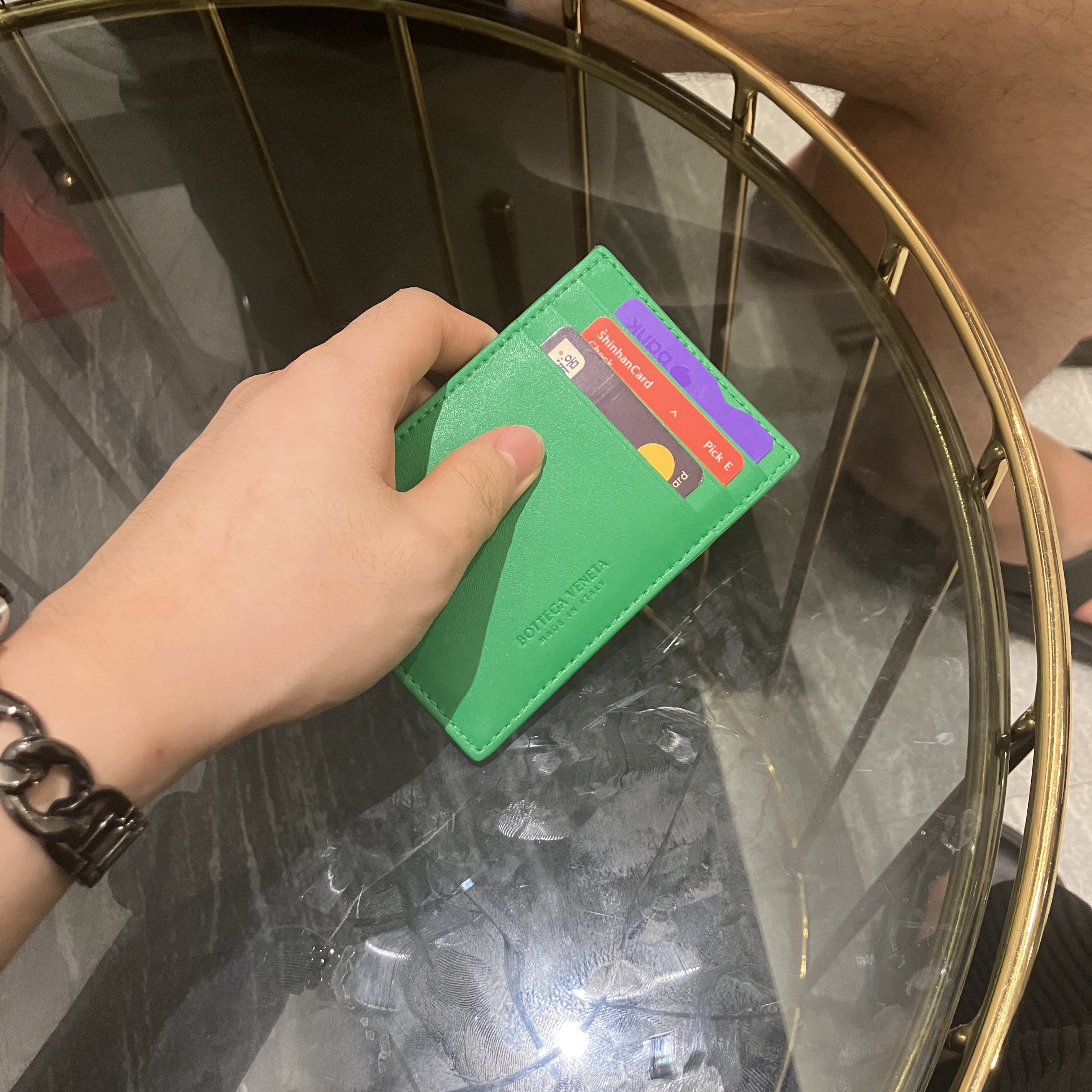 Bottega Veneta Credit Card Case Calfskin Parakeet 착용 스타일 - 2