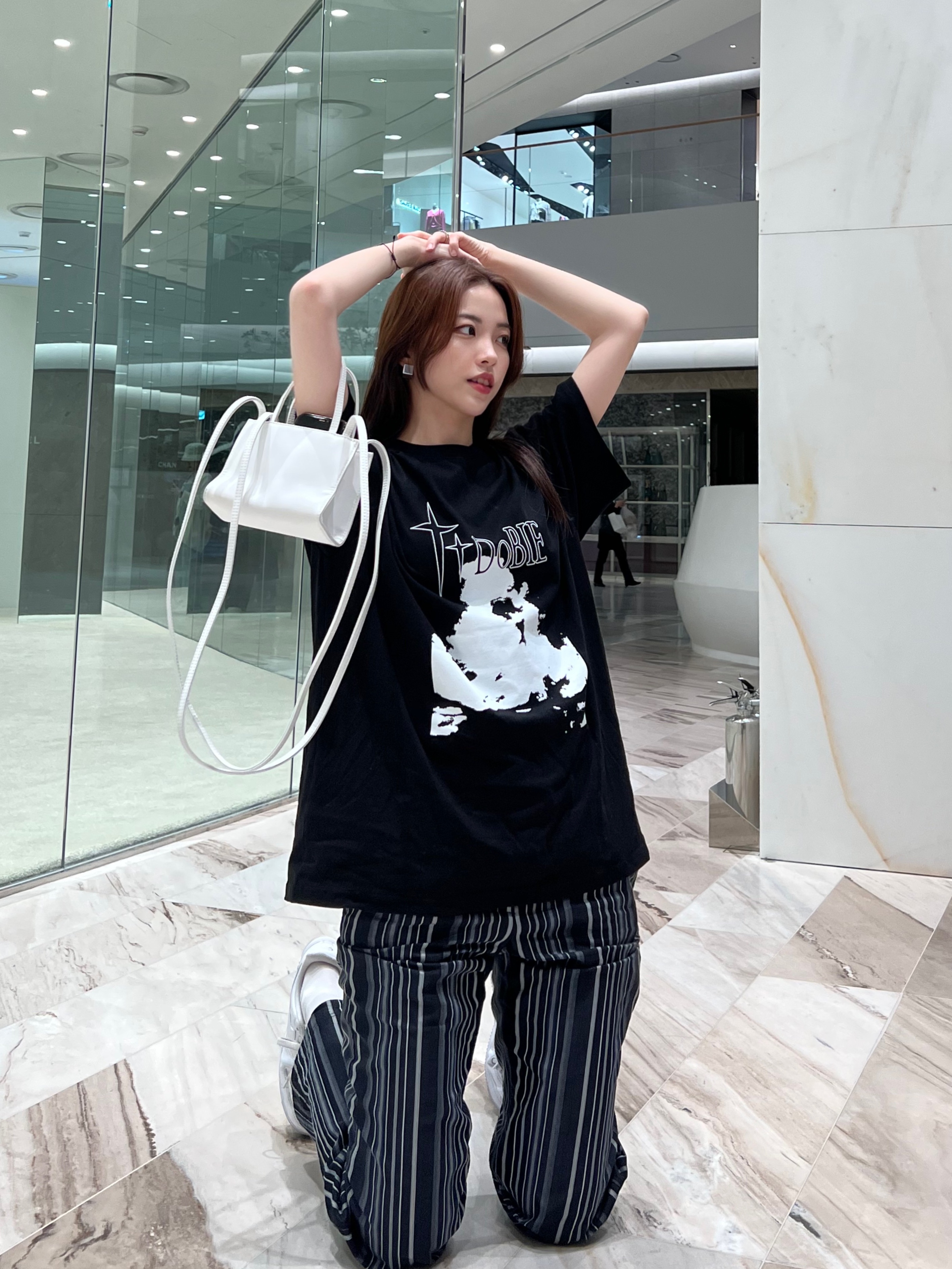 Telfar Small Shopping Bag White, (W) Nike Air Force 1 '07 Low White 착용 스타일 - 1