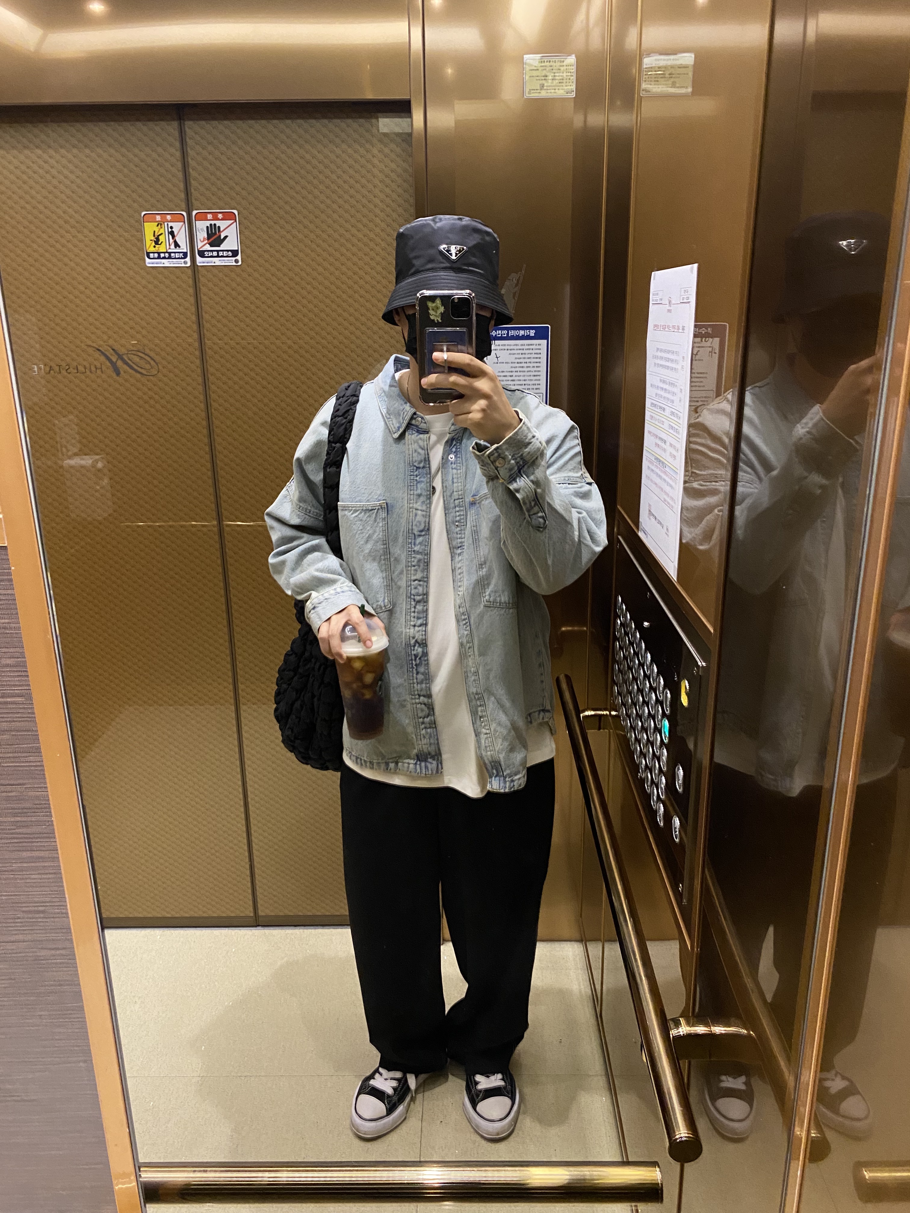 Maison Mihara Yasuhiro Peterson OG Sole Canvas Low Sneakers Black, COS Quilted Oversized Shoulder Bag Black 착용 스타일