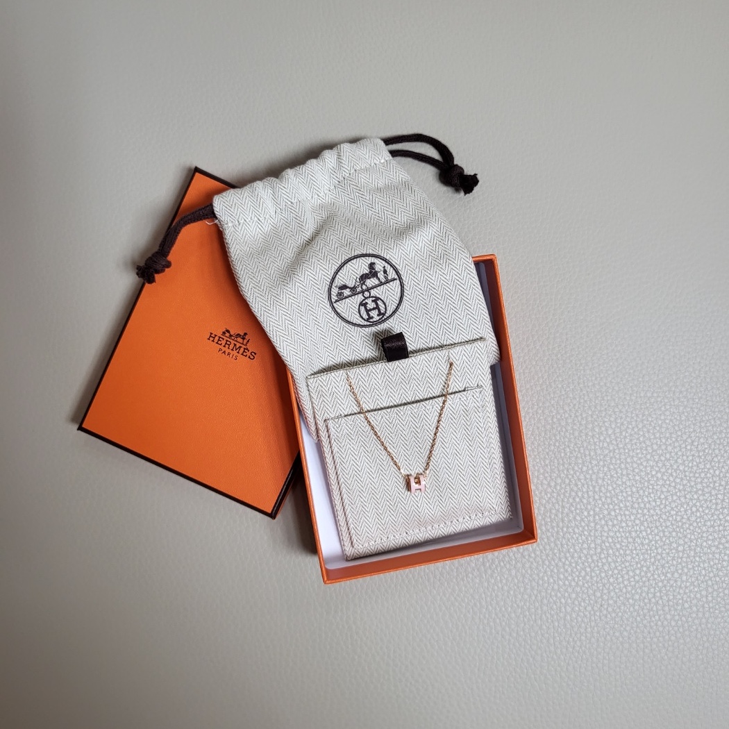 (W) Hermes Mini Pop H Pendant Rose Gold & Blanc 착용 스타일 - 2