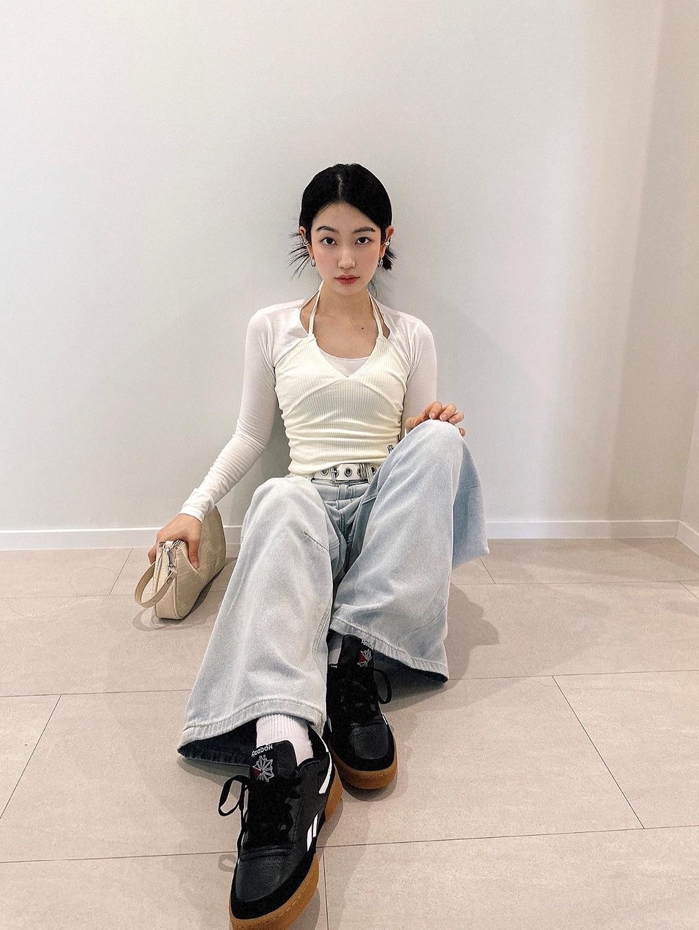 Millo Women Vintage Wide Denim Pants Light Blue 착용 스타일 - 2