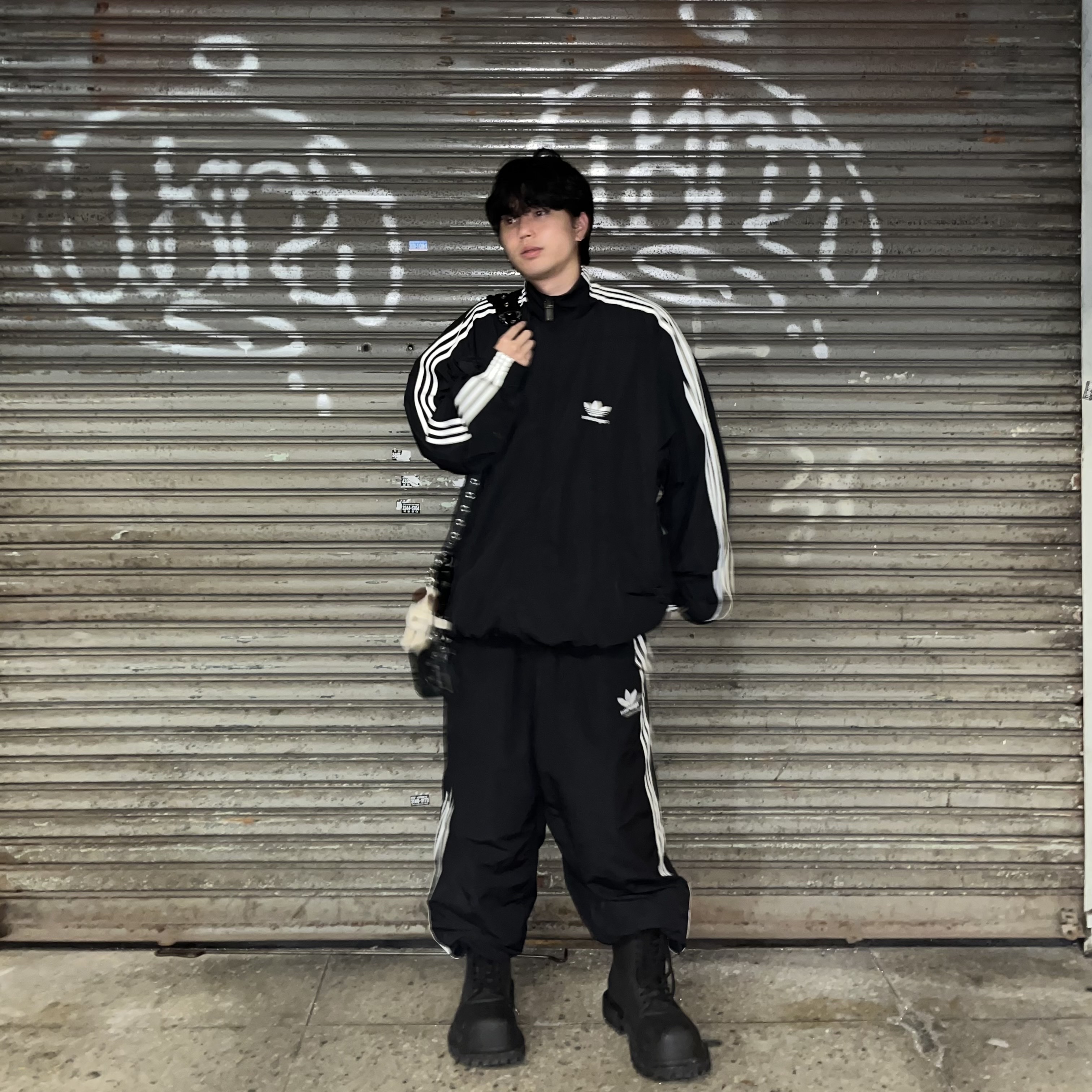 Balenciaga x Adidas Performance Poplin Tracksuit Jacket Black, Balenciaga x Adidas Tracksuit Trousers Black 착용 스타일 - 1