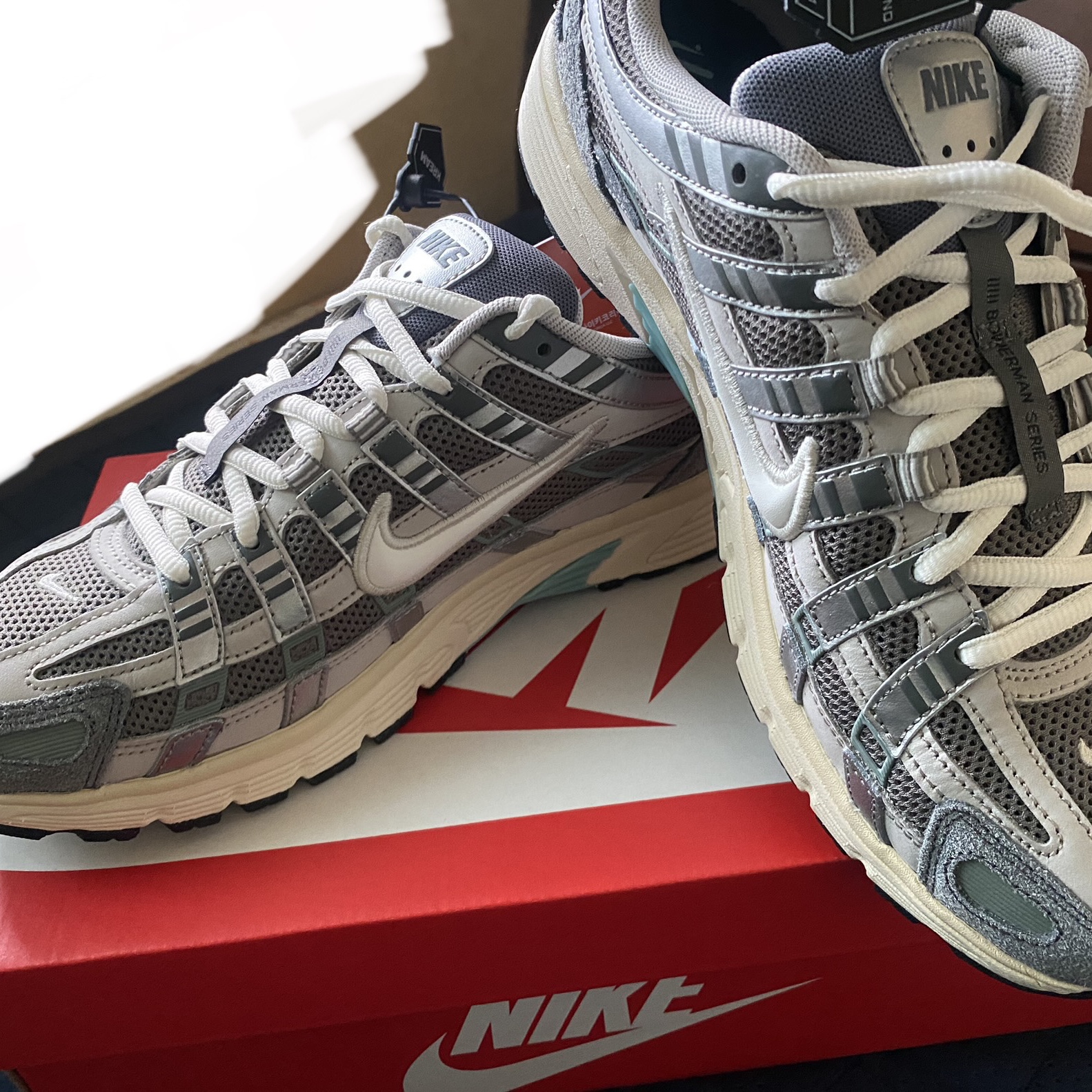 Nike P-6000 Flat Pewter Light Iron Ore 착용 스타일