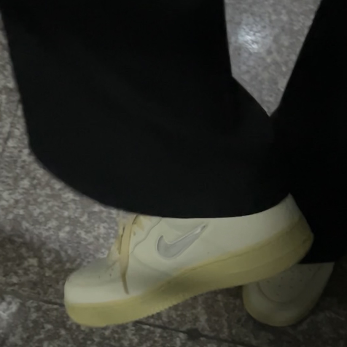 (W) Nike Air Force 1 '07 LX Coconut Milk and Lemon Wash 착용 스타일
