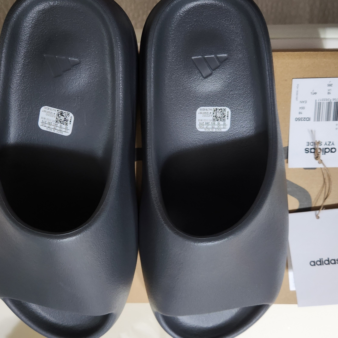 Adidas Yeezy Slide Slate Grey 착용 스타일