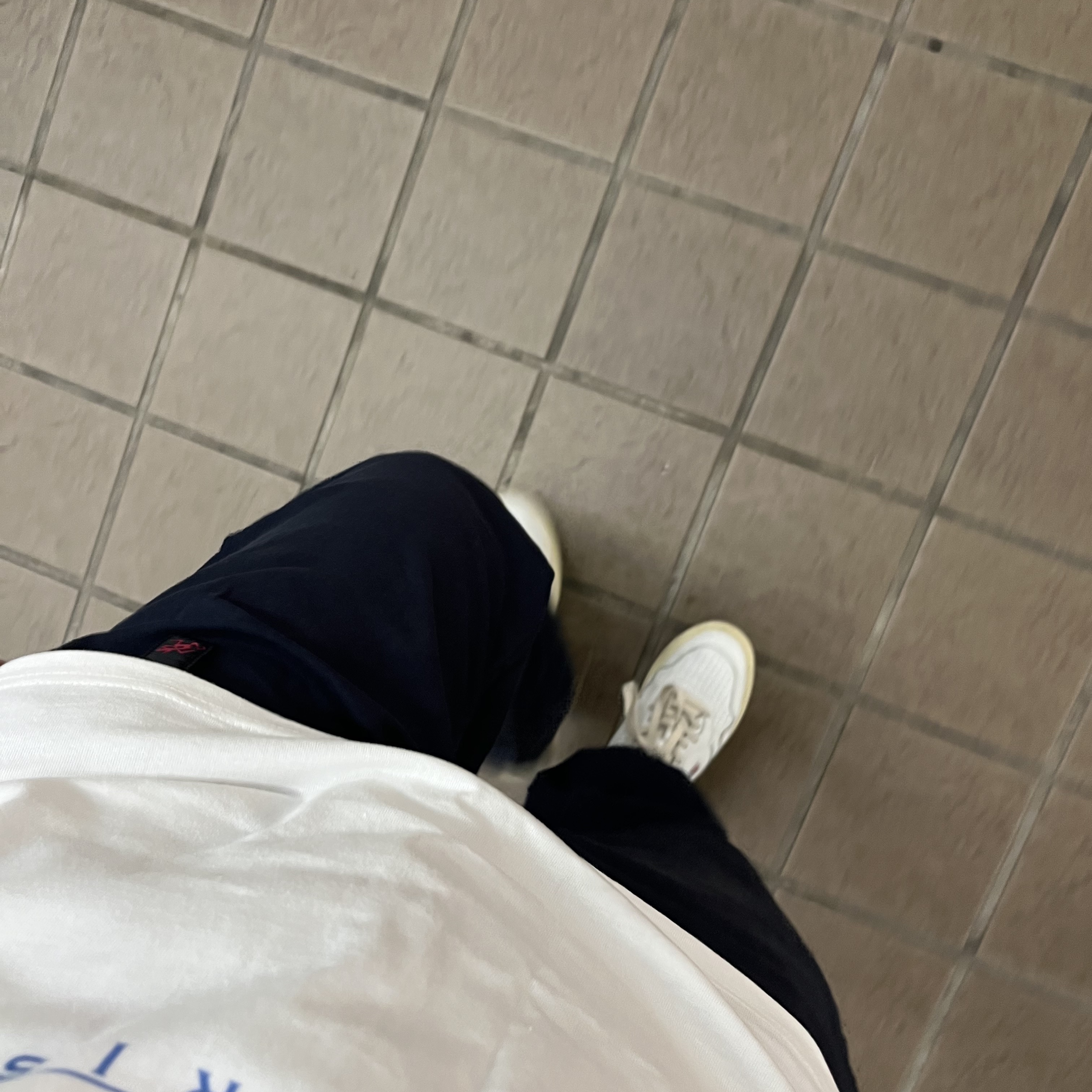 Autry Medalist Low Leather Sneakers White 착용 스타일