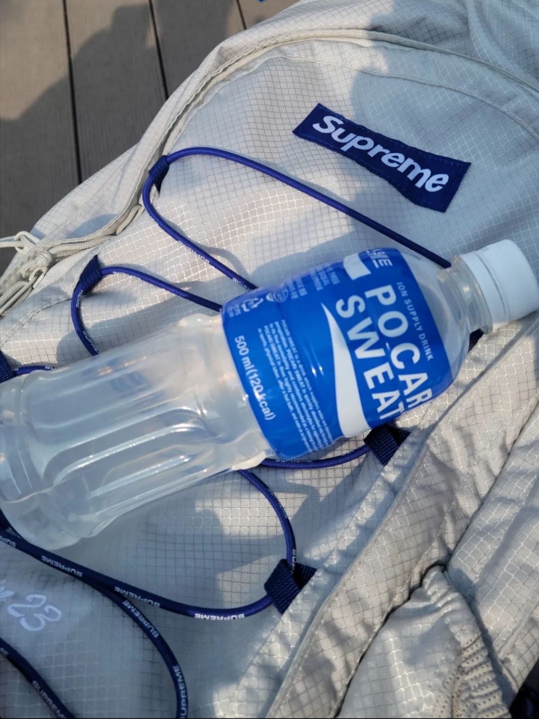 Supreme Backpack Silver - 22SS 착용 스타일