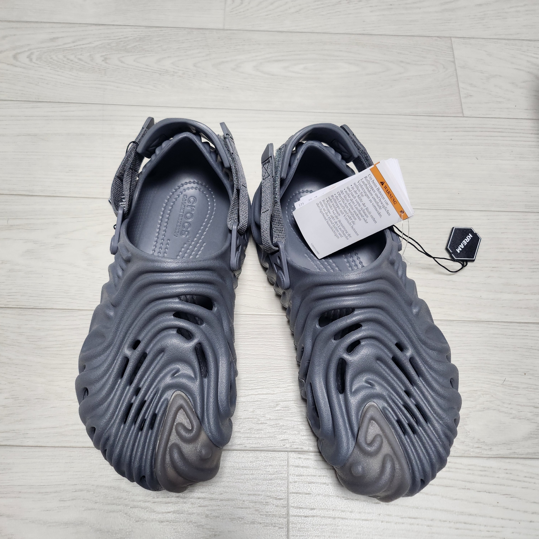 Crocs x Salehe Bembury Pollex Clog Niagara 착용 스타일