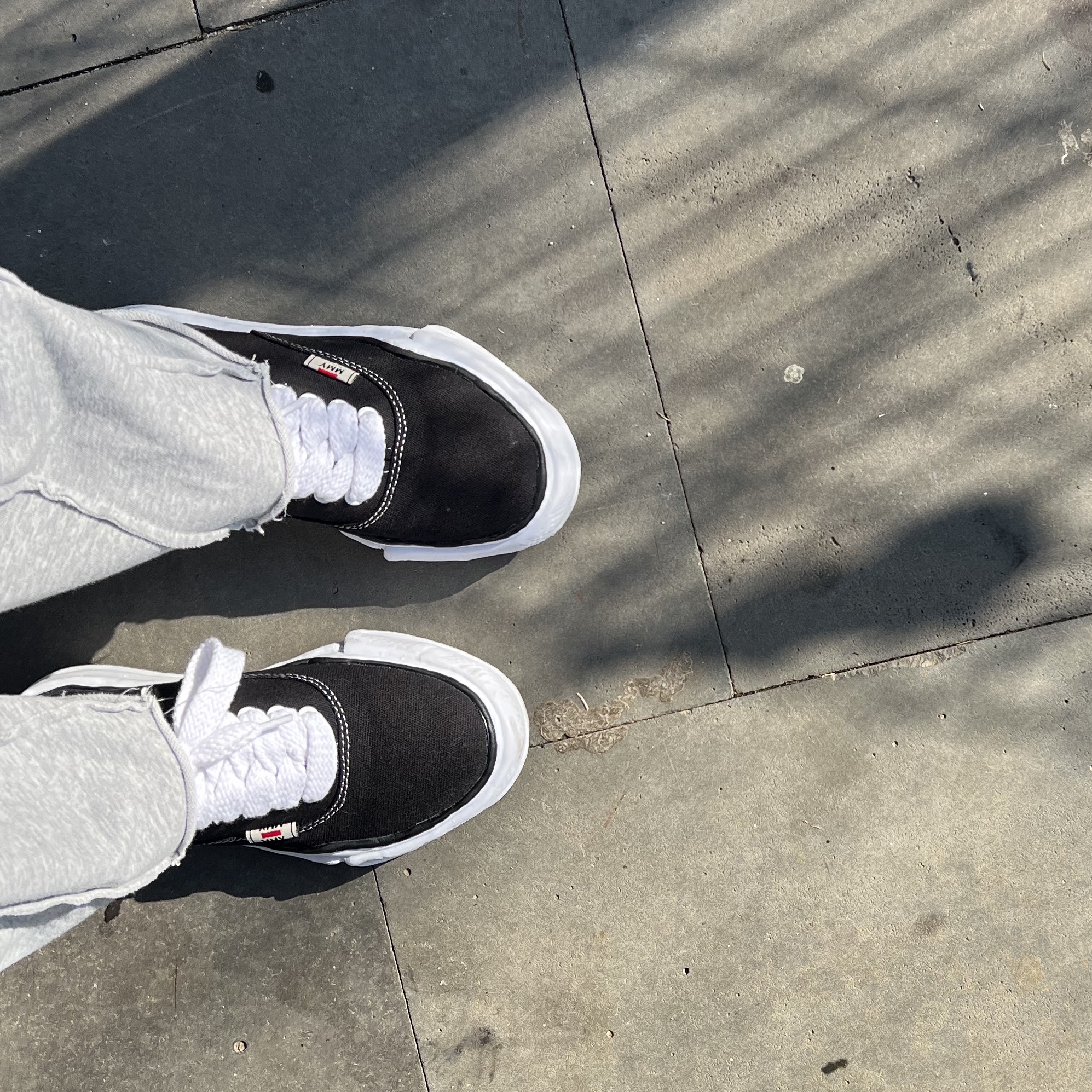 Maison Mihara Yasuhiro Baker OG Sole Canvas Low Cut Sneakers Black 착용 스타일 - 1