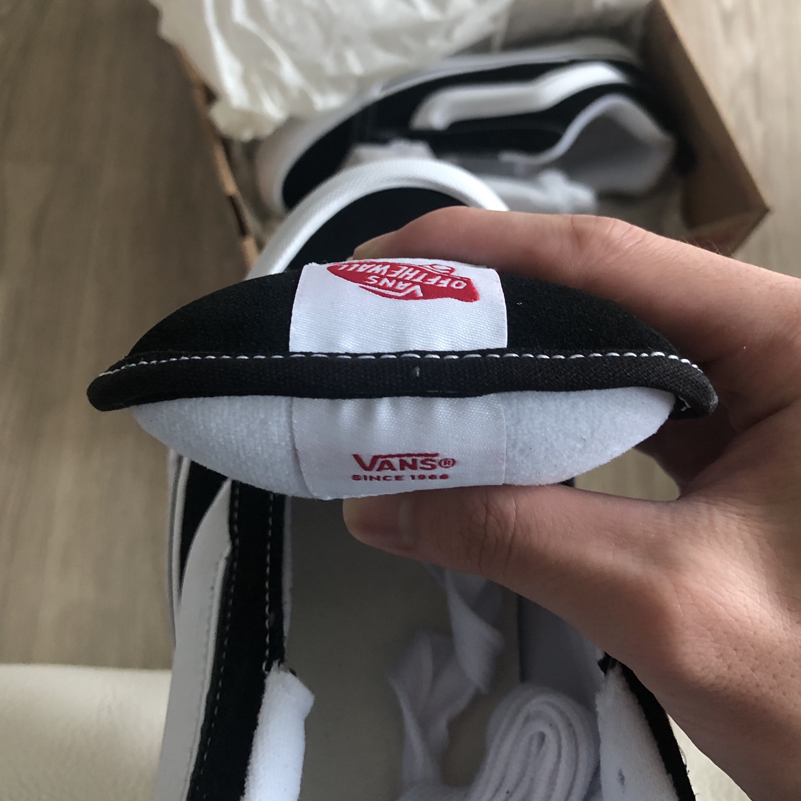Vans Knu-Skool Black True White 착용 스타일 - 4