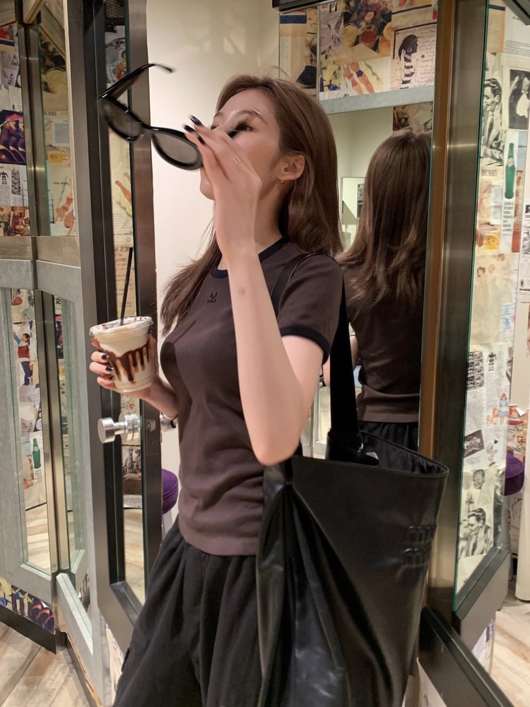 Miu Miu Leather Shoulder Bag Black 착용 스타일