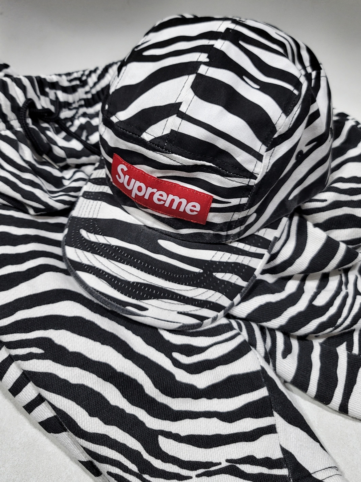 Supreme Washed Chino Twill Camp Cap Zebra - 22FW 착용 스타일