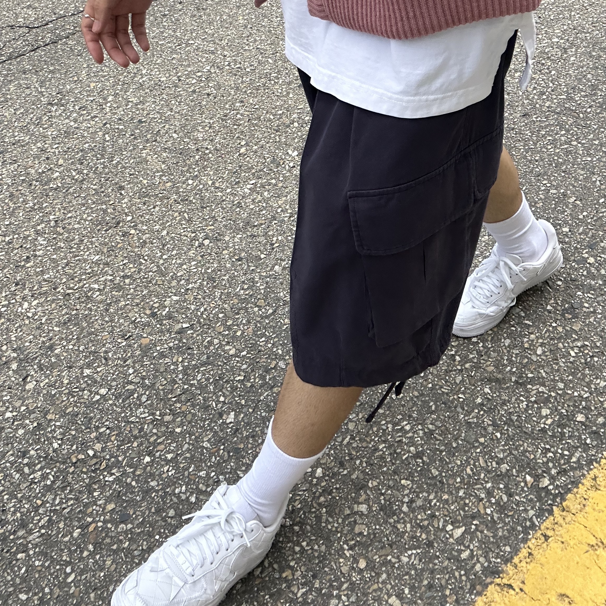 Nike x Billie Eilish Air Force 1 Low SP Triple White 착용 스타일 - 3