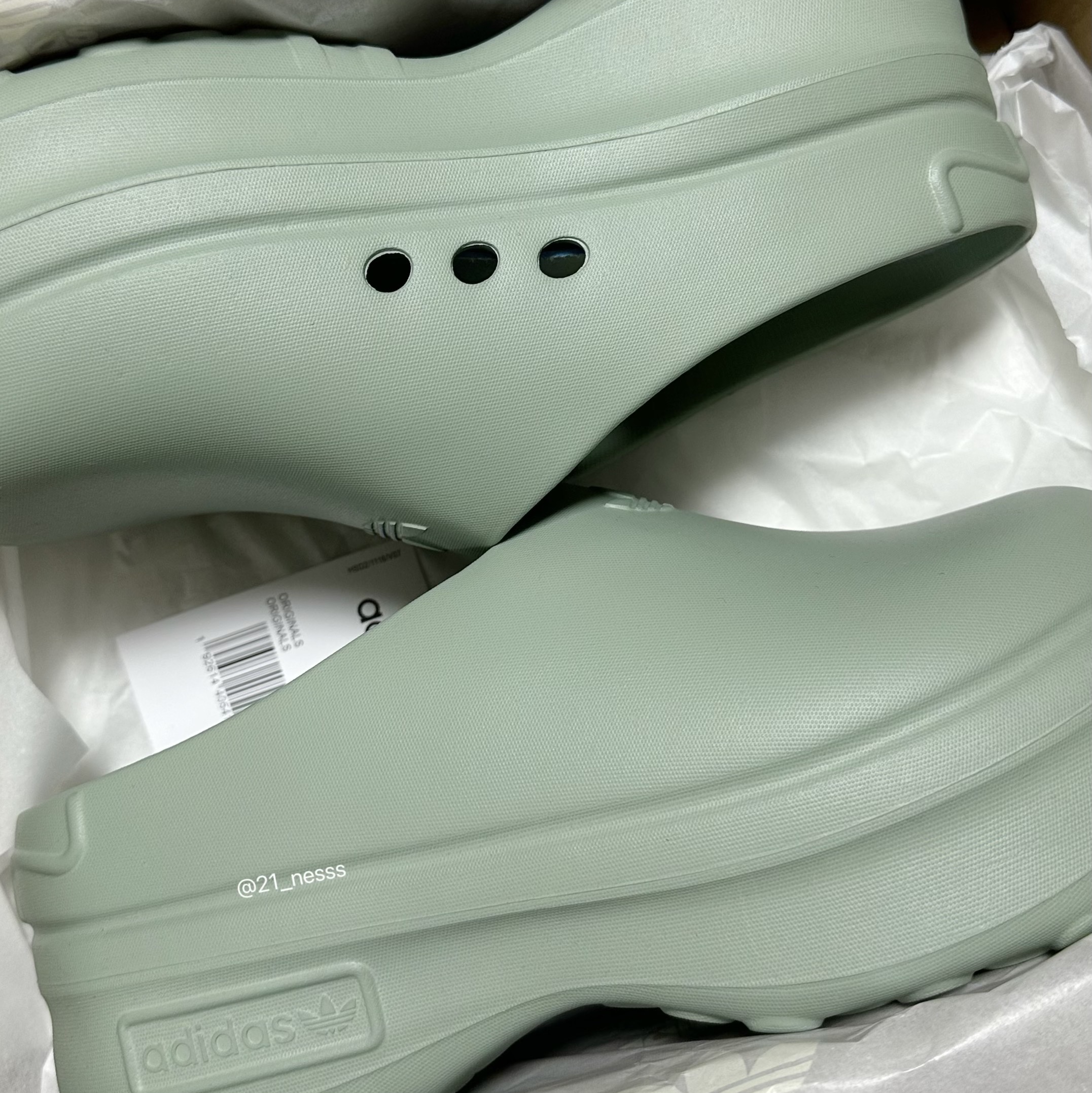 (W) Adidas Adifom Stan Smith Mule Silver Green 착용 스타일