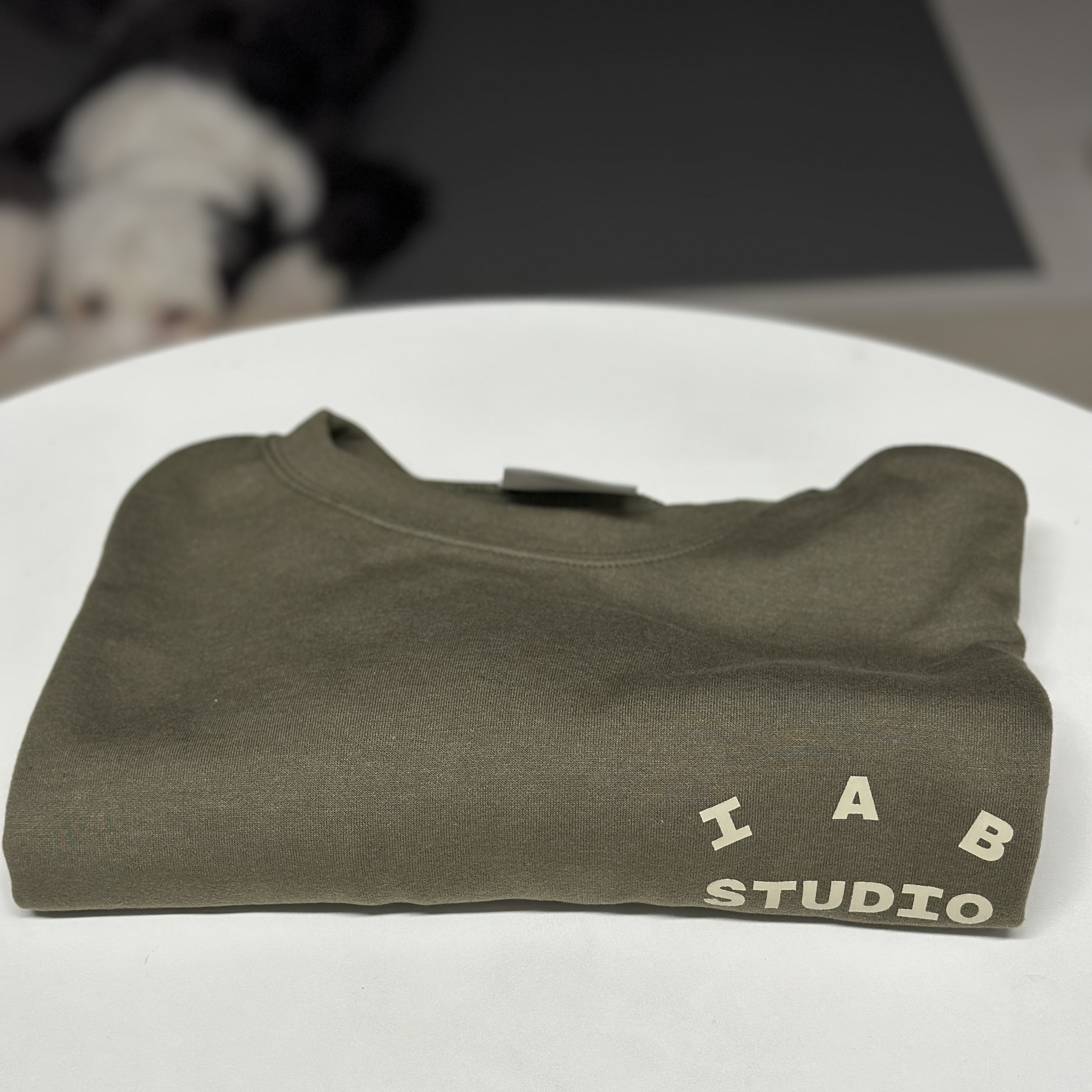 IAB Studio x D.P. T-Shirt Army Green 착용 스타일