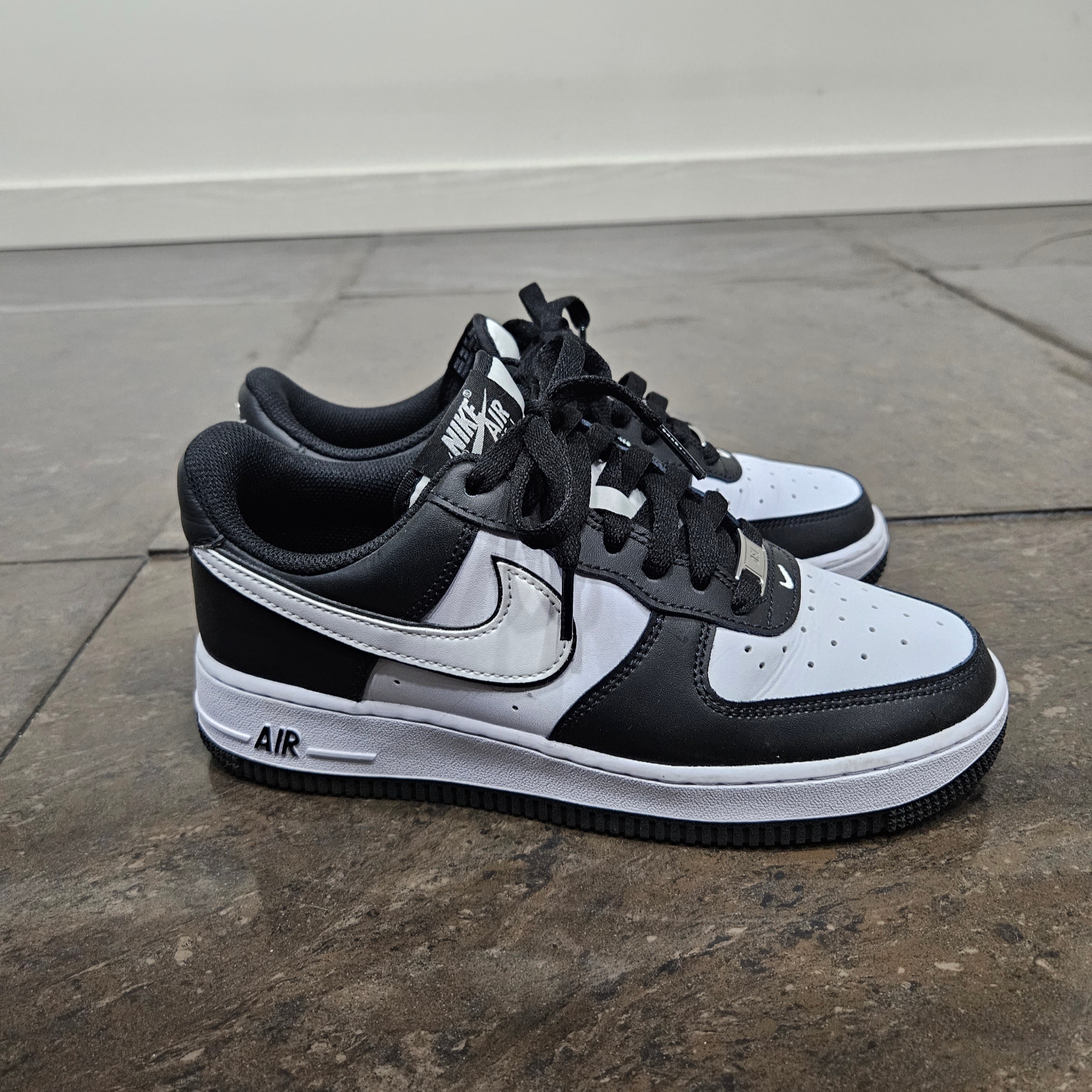 Nike Air Force 1 '07 Black White 착용 스타일
