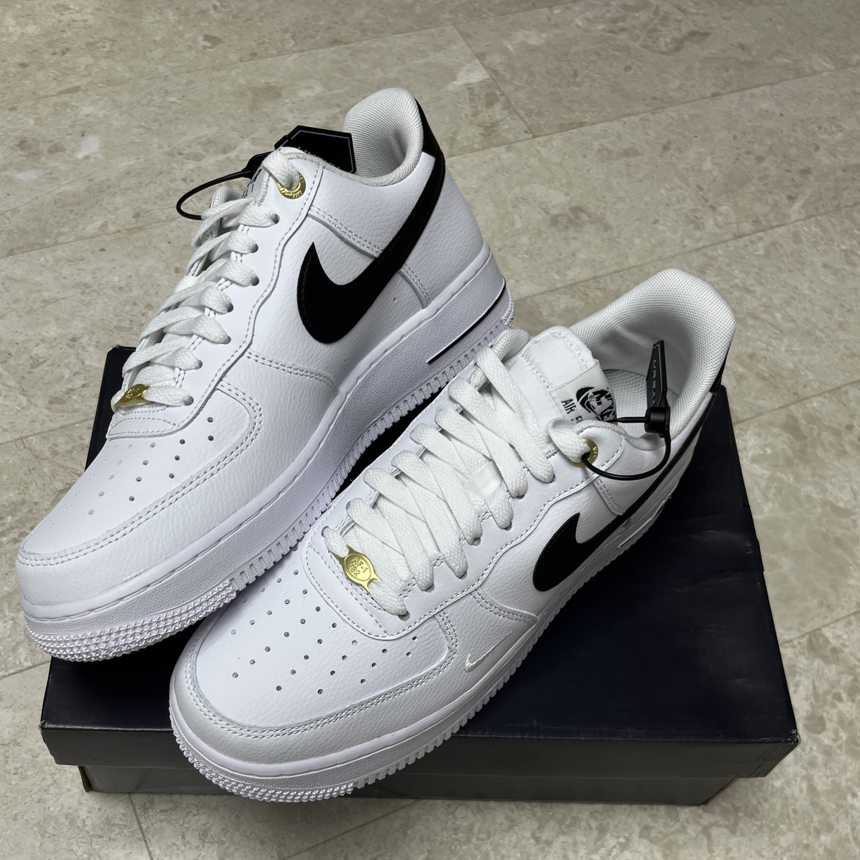 Nike Air Force 1 '07 LV8 40th Anniversary Join Forces White Black 착용 스타일