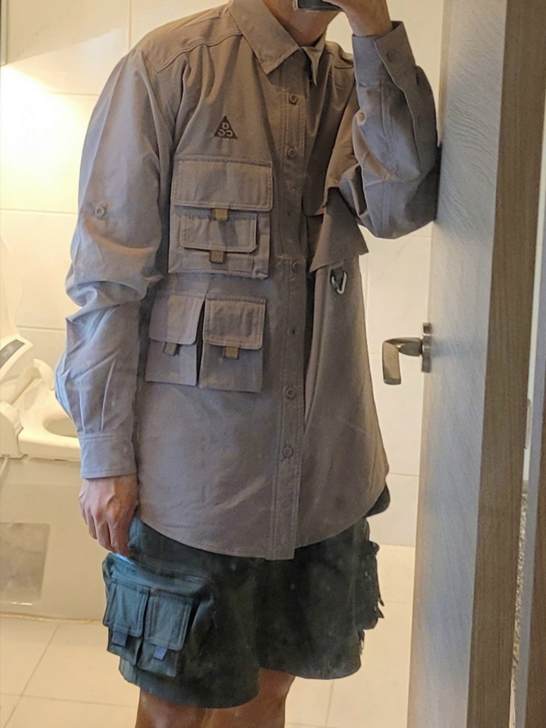 Nike ACG Devastation Trail Work Shirt Moon Fossil - Asia, Nike ACG Cargo Shorts Sequoia - Asia 착용 스타일 - 2