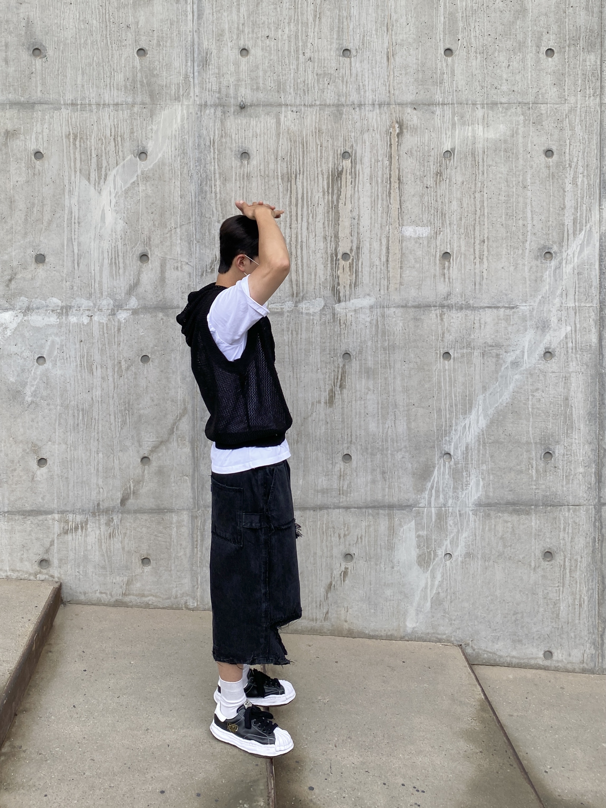 Maison Mihara Yasuhiro Blakey OG Sole Leather Low-top Sneakers Black 착용 스타일 - 2