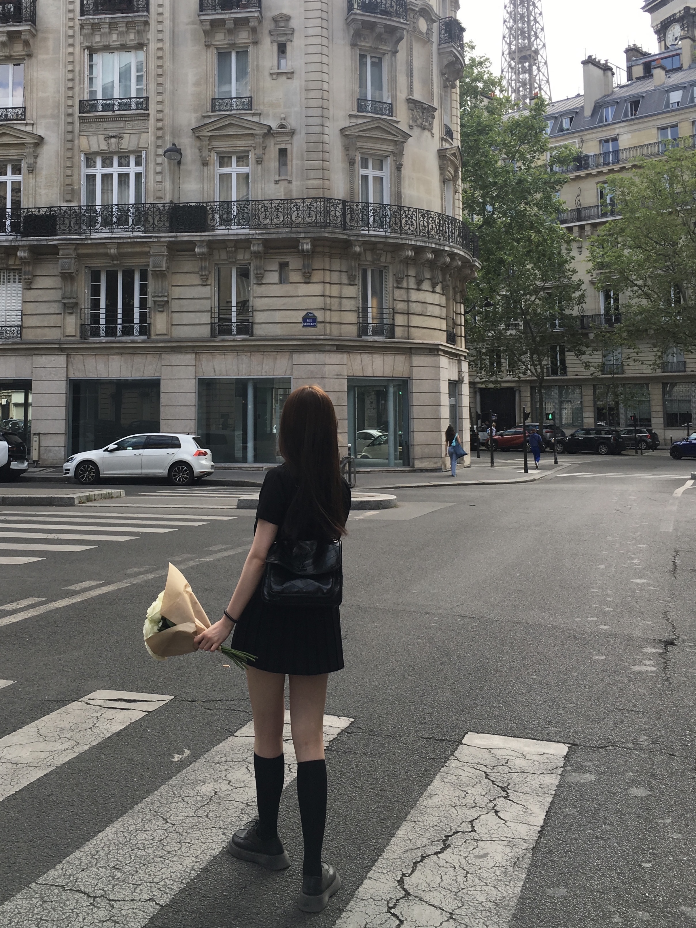 Saint Laurent Black Monogram Niki Baby Bag with Black Chain Strap in Vintage Leather Black 착용 스타일 - 3