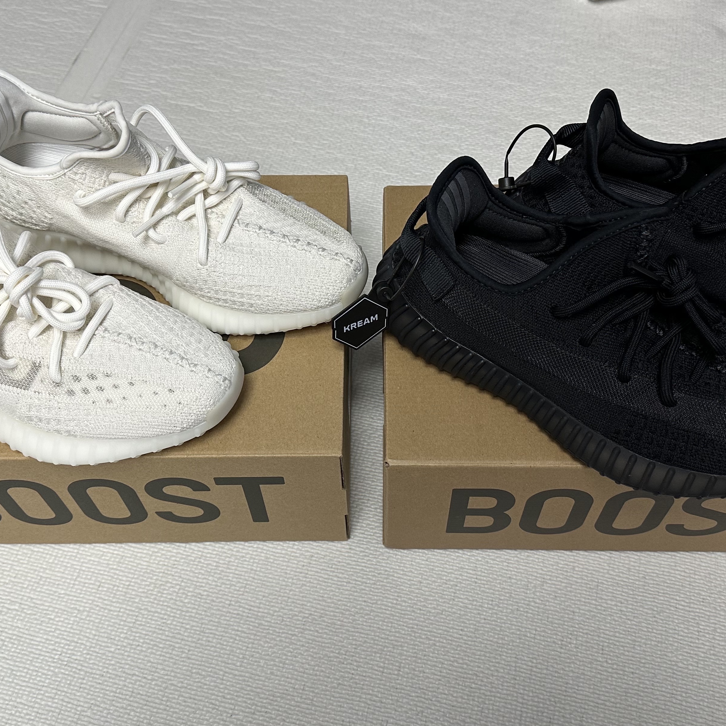 Adidas Yeezy Boost 350 V2 Bone 착용 스타일