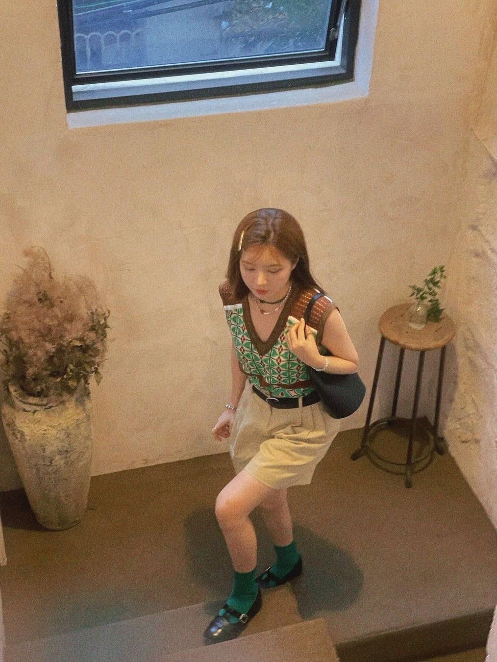 Green Butter Women Twinkle V-Neck Jacquard Knit Vest Green, Green Butter Women Twinkle V-Neck Jacquard Knit Vest Blue 착용 스타일 - 2