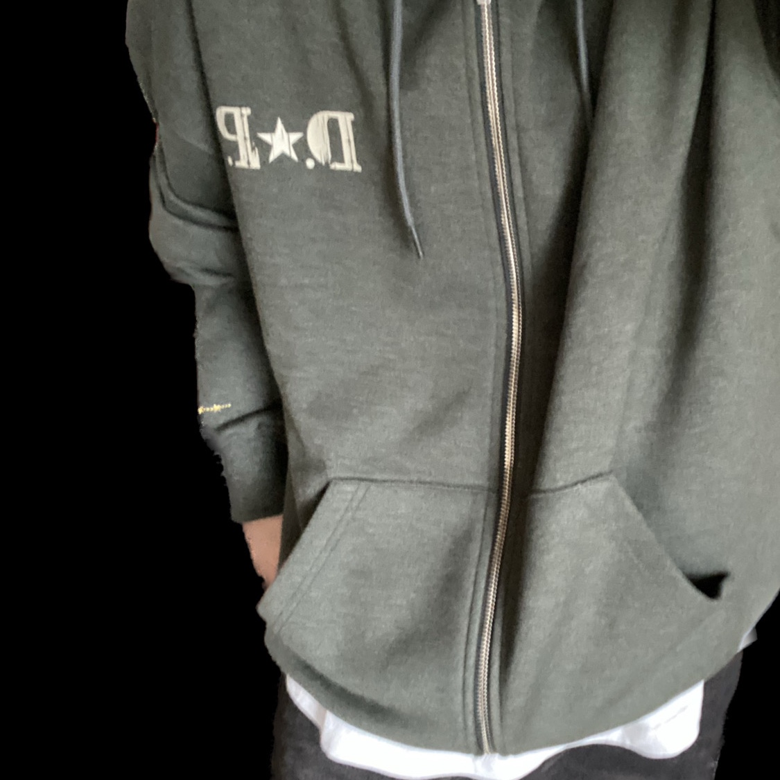 IAB Studio x D.P. Zip-Up Hoodie Dark Green 착용 스타일 - 2