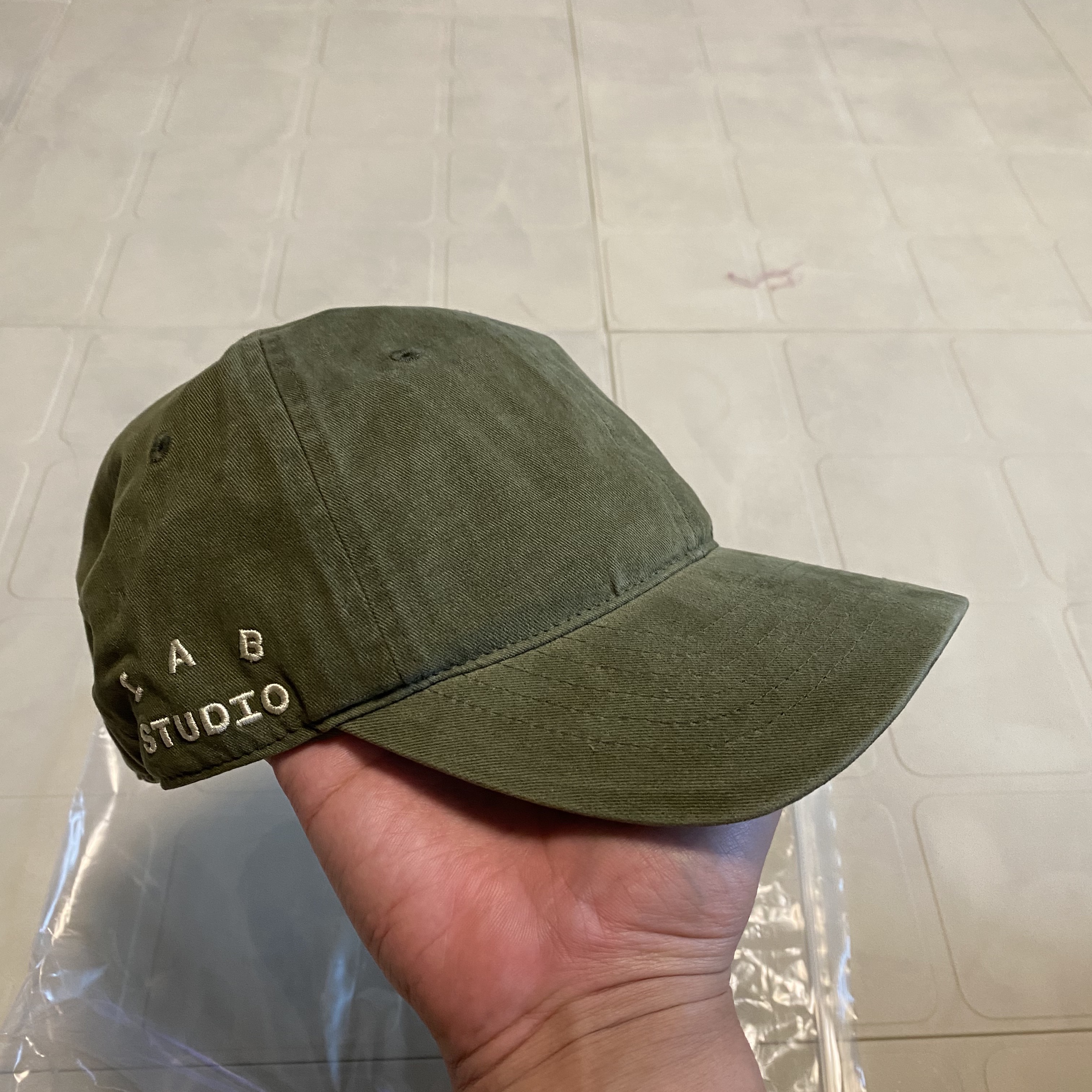 IAB Studio x D.P. Washed Cap Ash Green 착용 스타일 - 1